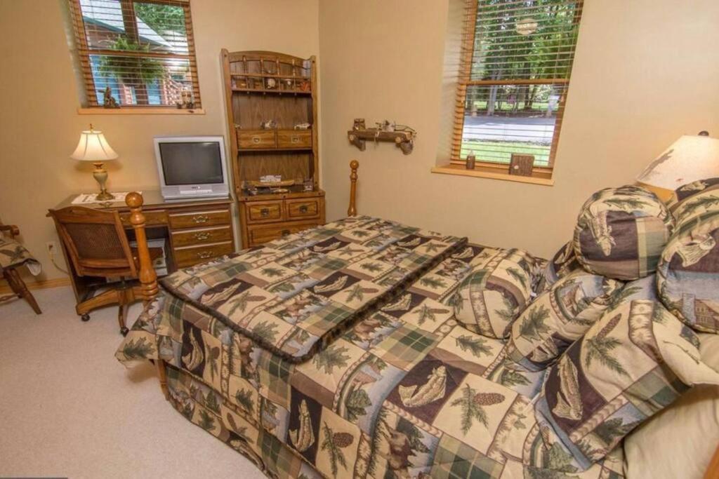 Pinnacle Paradise! Hot Tub! Dock Slip included! view 5
