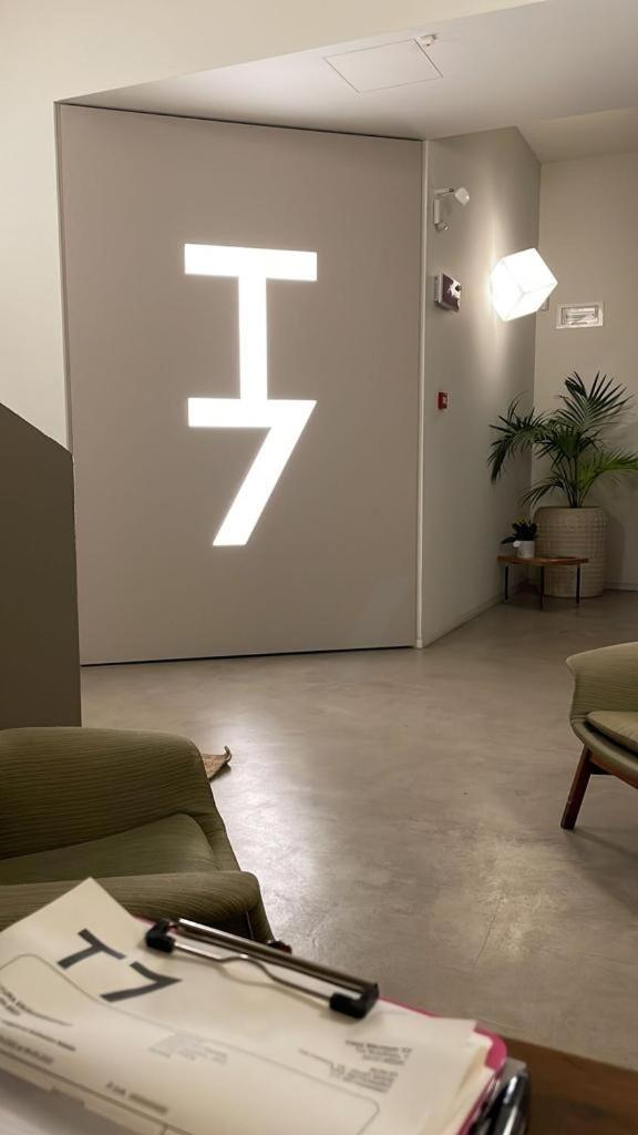 T7