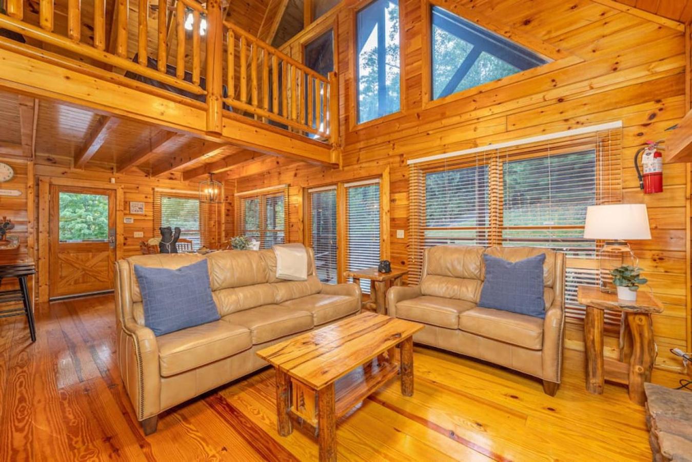 Bear Down with Hot Tub, Pool Table, Arcade Games view 4