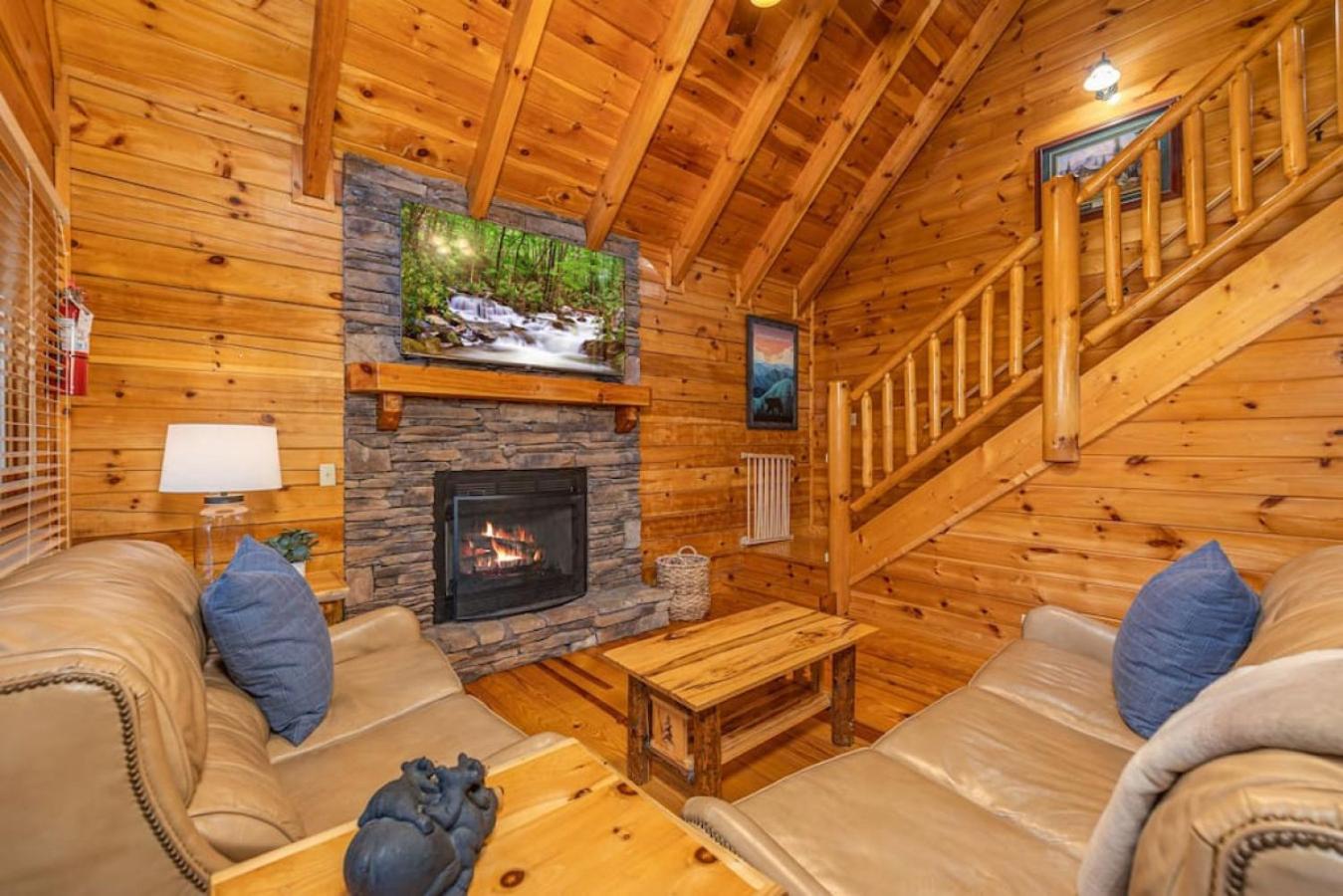 Bear Down with Hot Tub, Pool Table, Arcade Games view 5