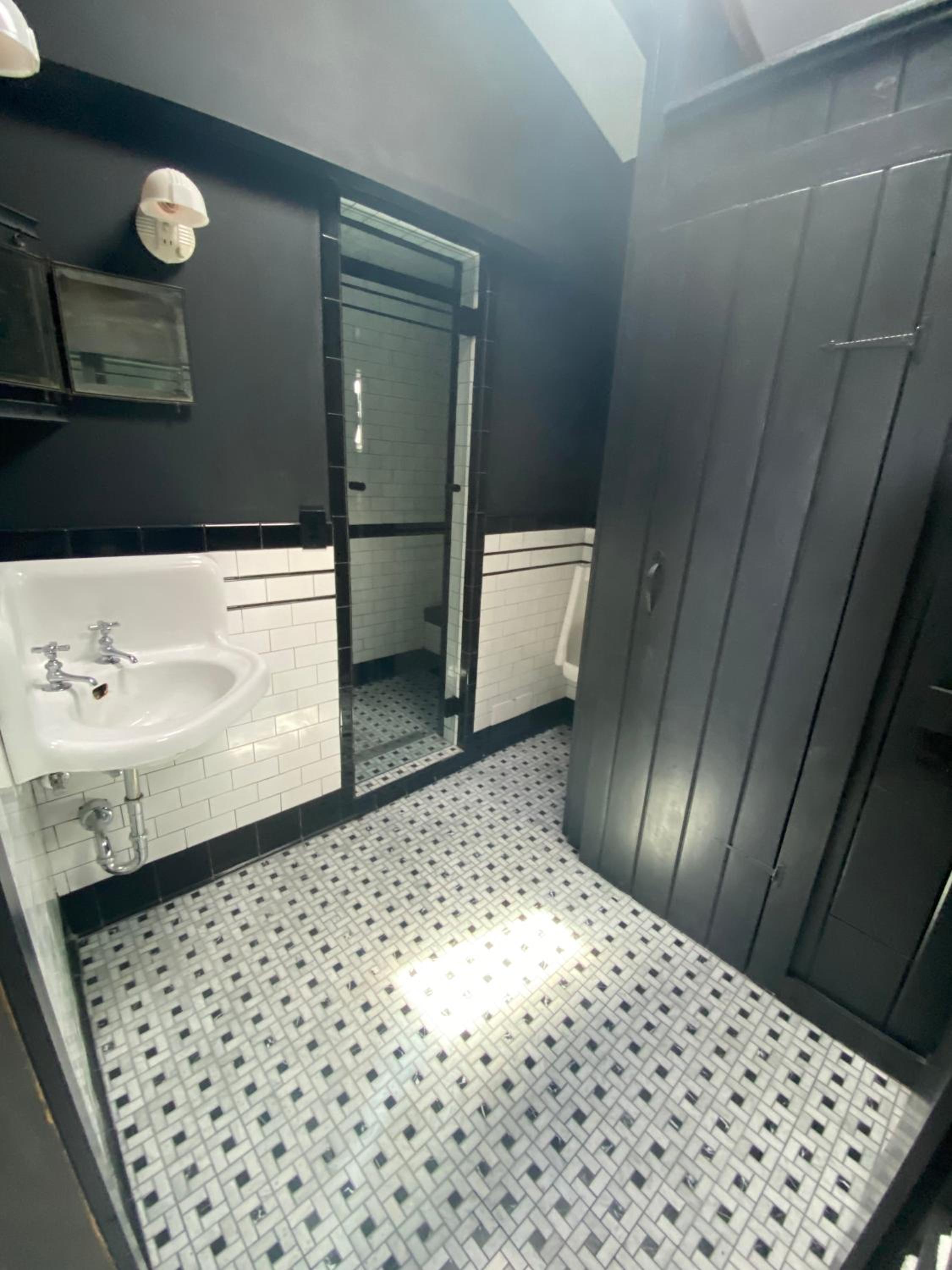 Crew's Quarters Boarding House - Caters to Men