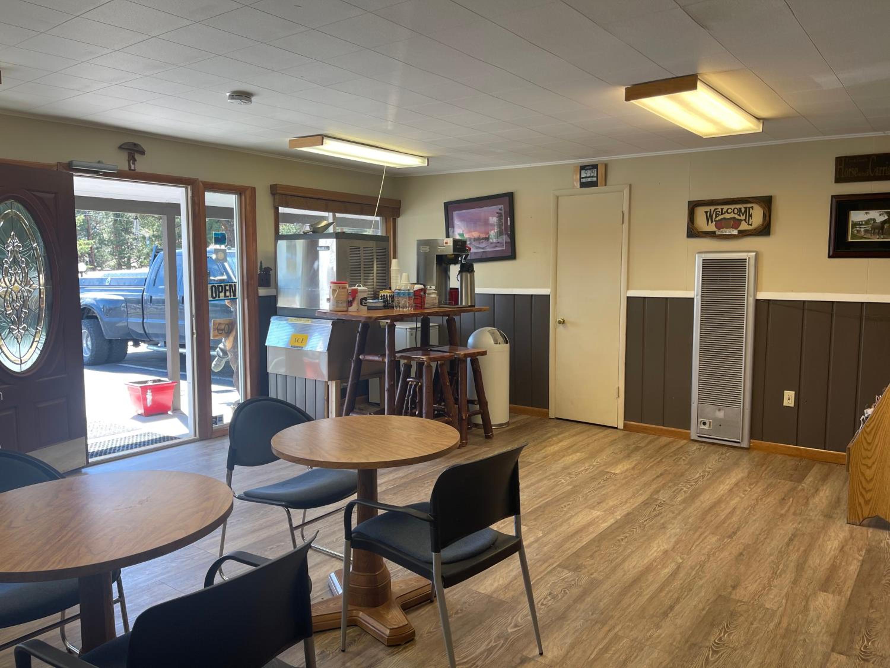 Saddle & Surrey Motel