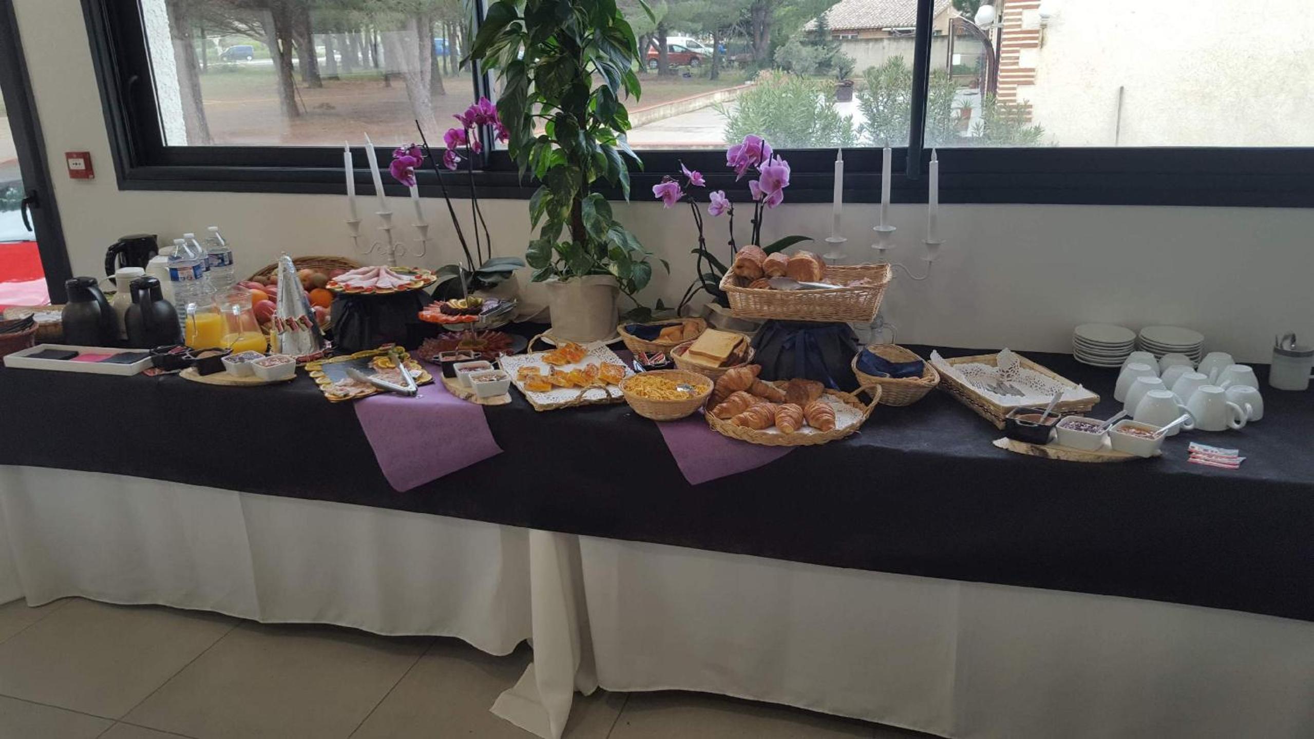breakfast buffet