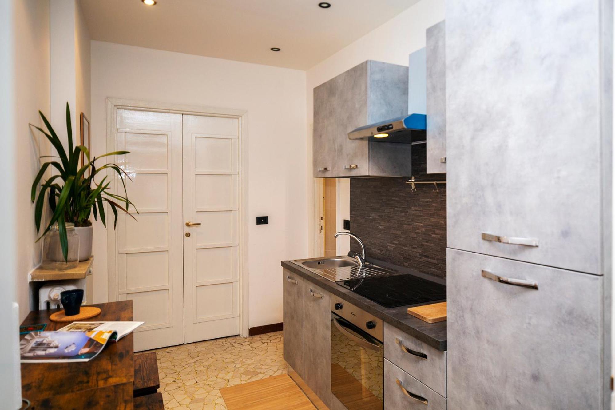 Central Apartment en Milan — kitchen