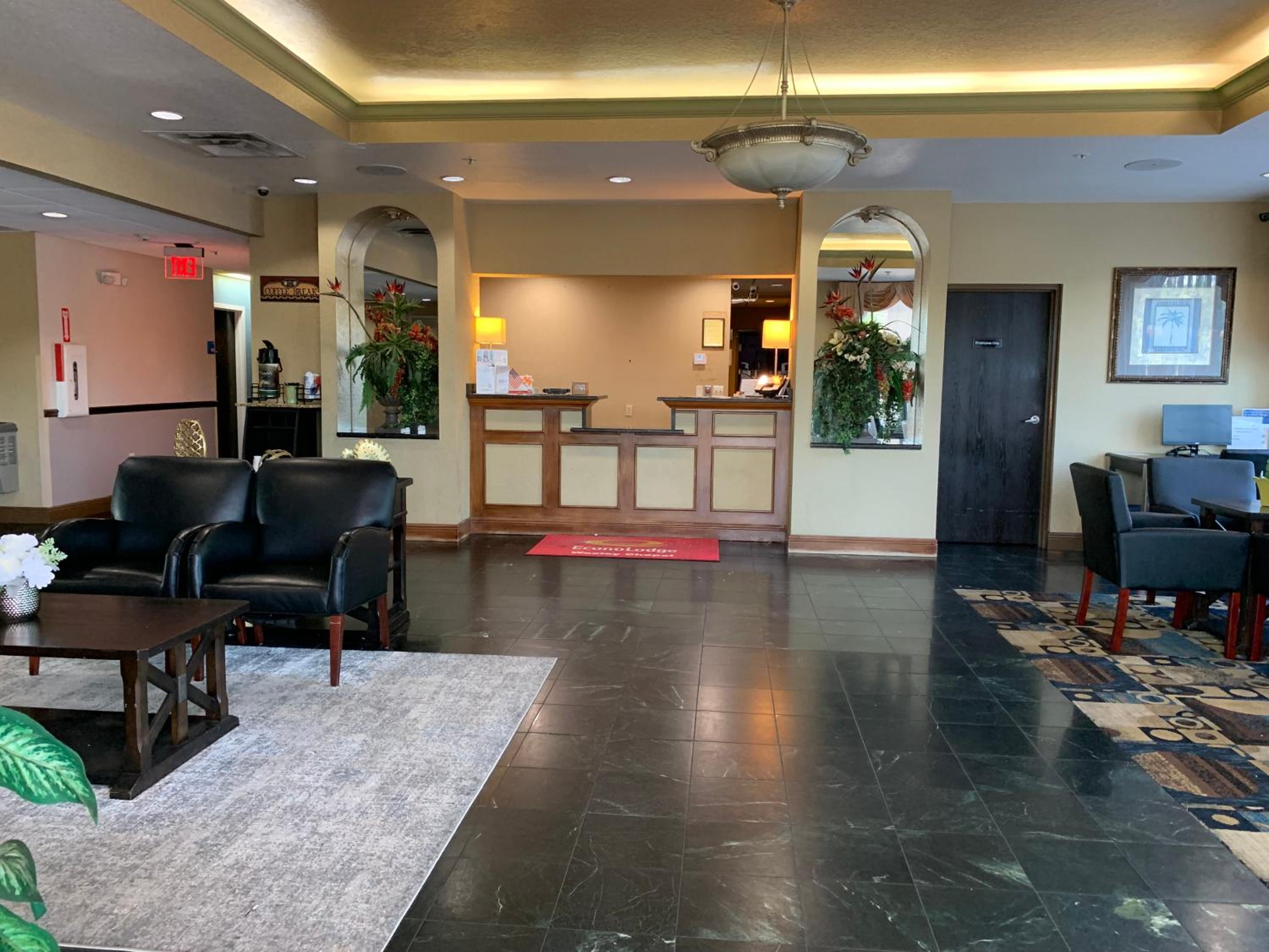 Tampa Bay Area Vacations - Econo Lodge - Property Image 1