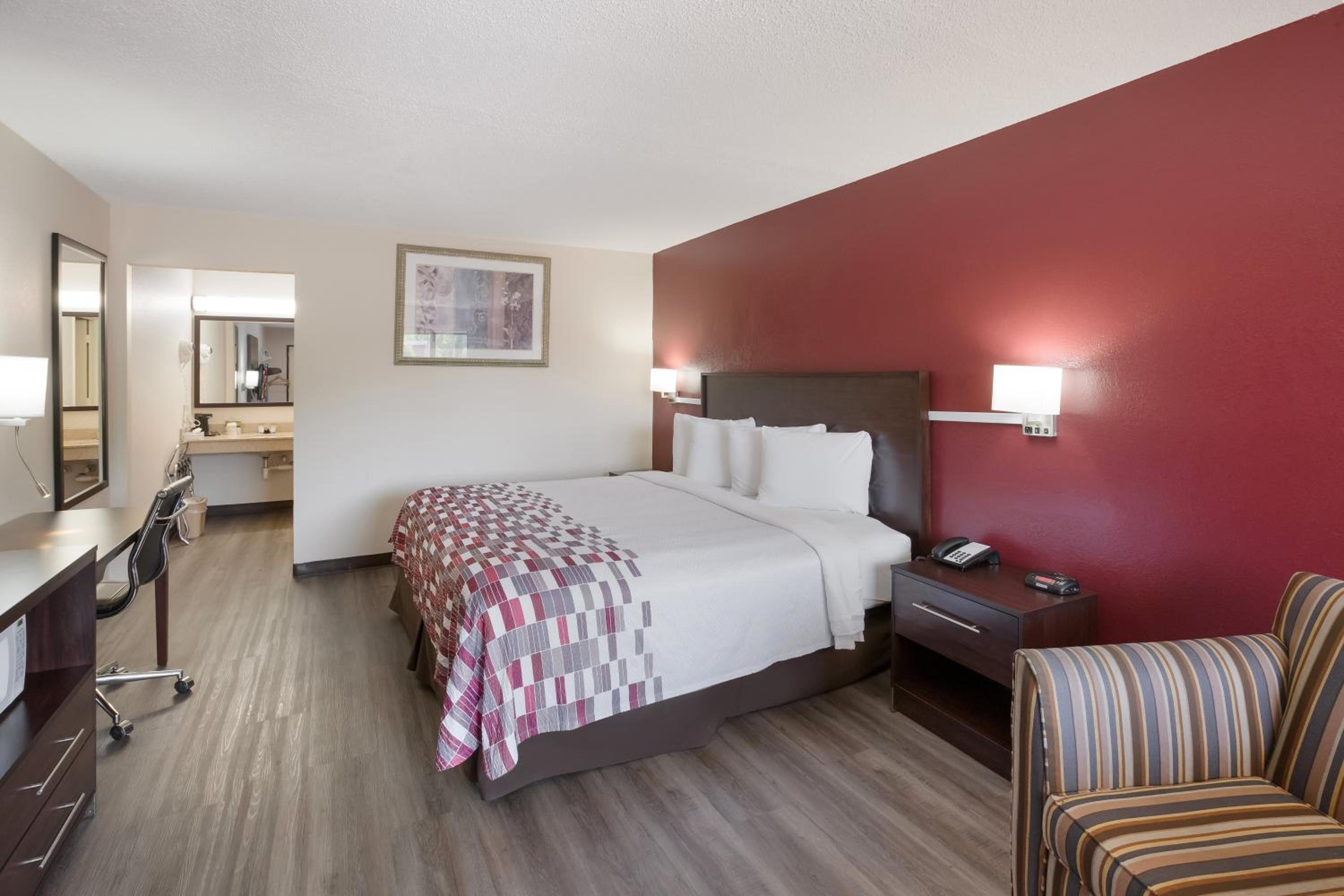 Red Roof Inn Dillon, SC, Photo 17
