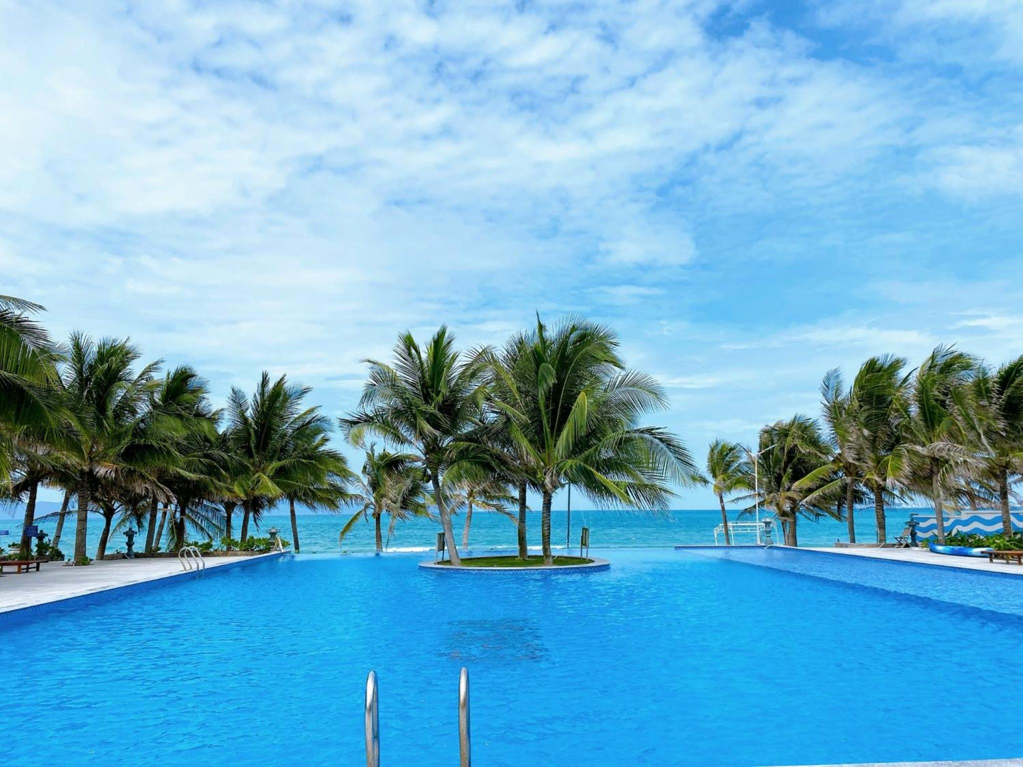 GM Doc Let Beach Resort & Spa