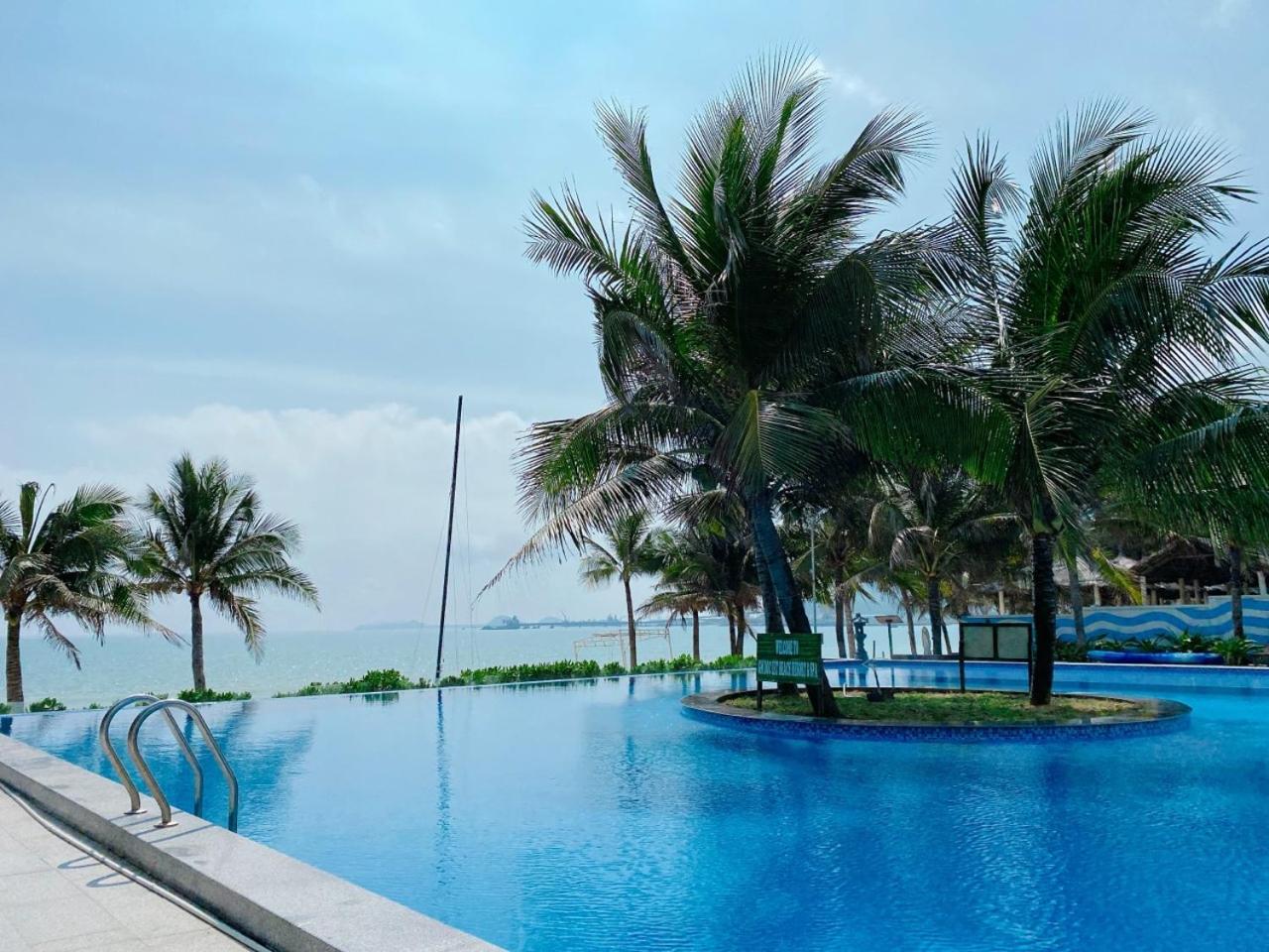 GM Doc Let Beach Resort & Spa