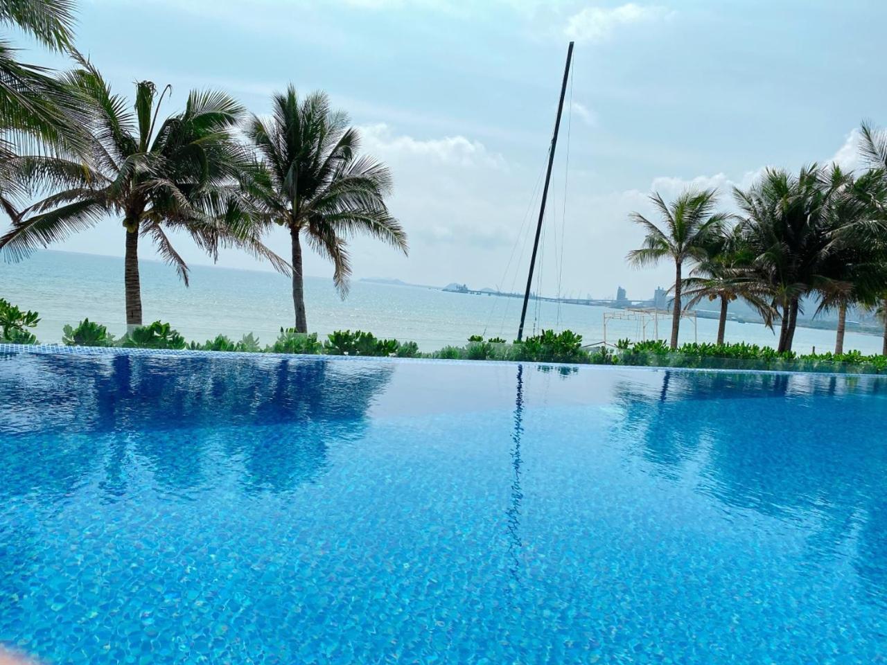 GM Doc Let Beach Resort & Spa