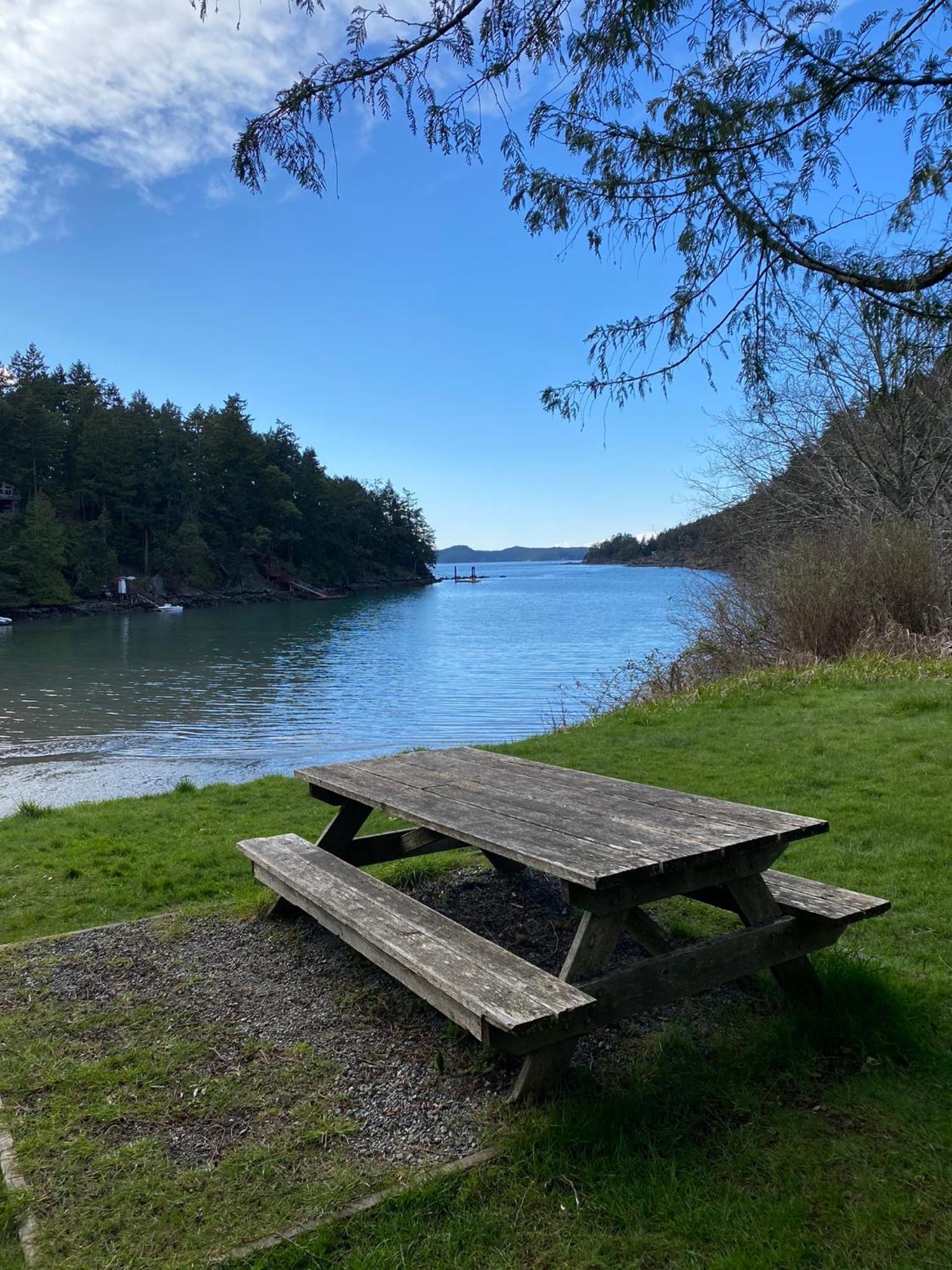 Cozy 2 bedroom cabin next to trails and beaches.