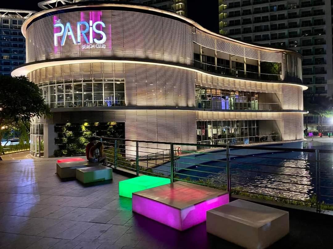 Azure Urban Resort by 4j's view 3