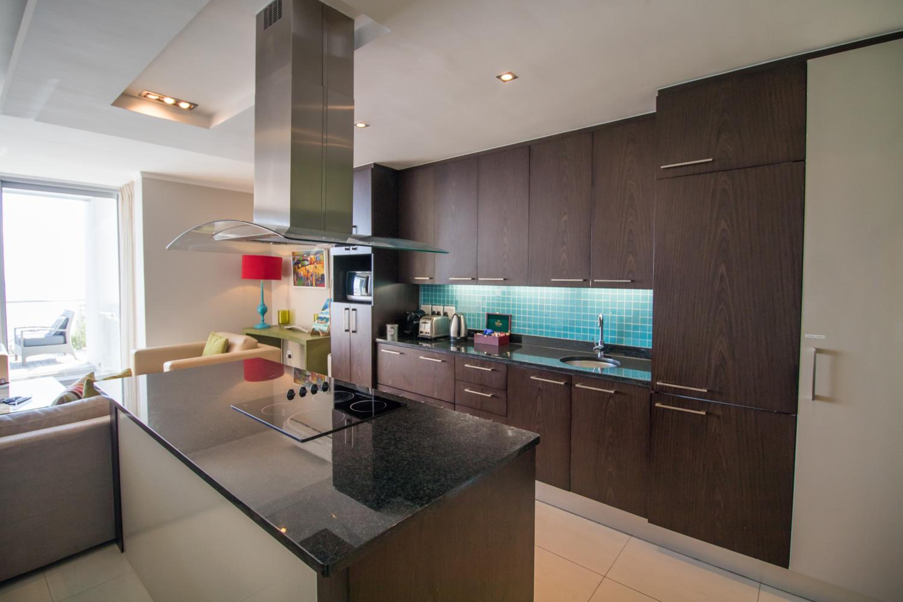 Camps Bay One Bedroom apartment - The Crystal view 4