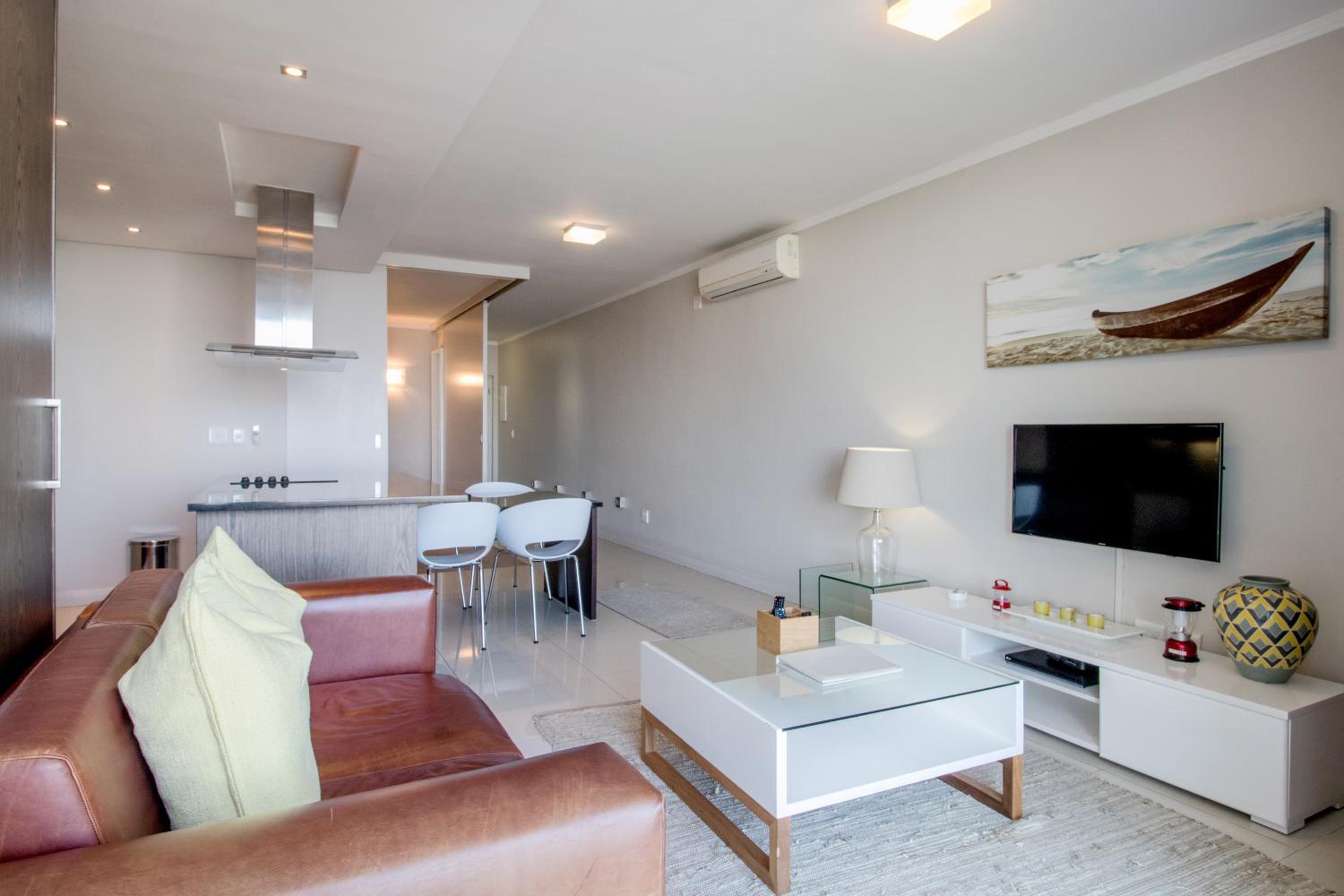 Camps Bay One Bedroom apartment - The Crystal view 2