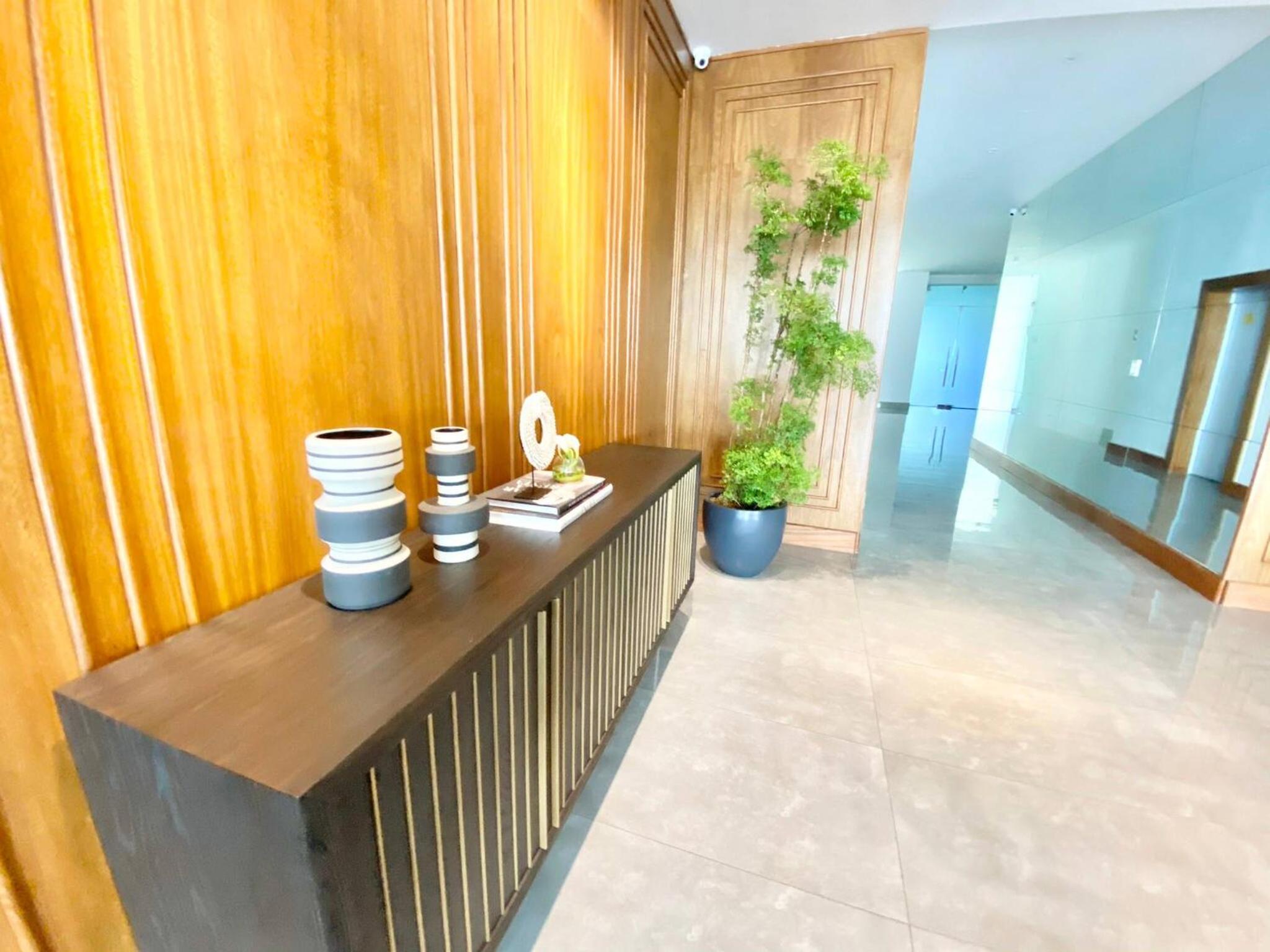 luxury 1br , Pool, Gym, Close Agora Mall view 2
