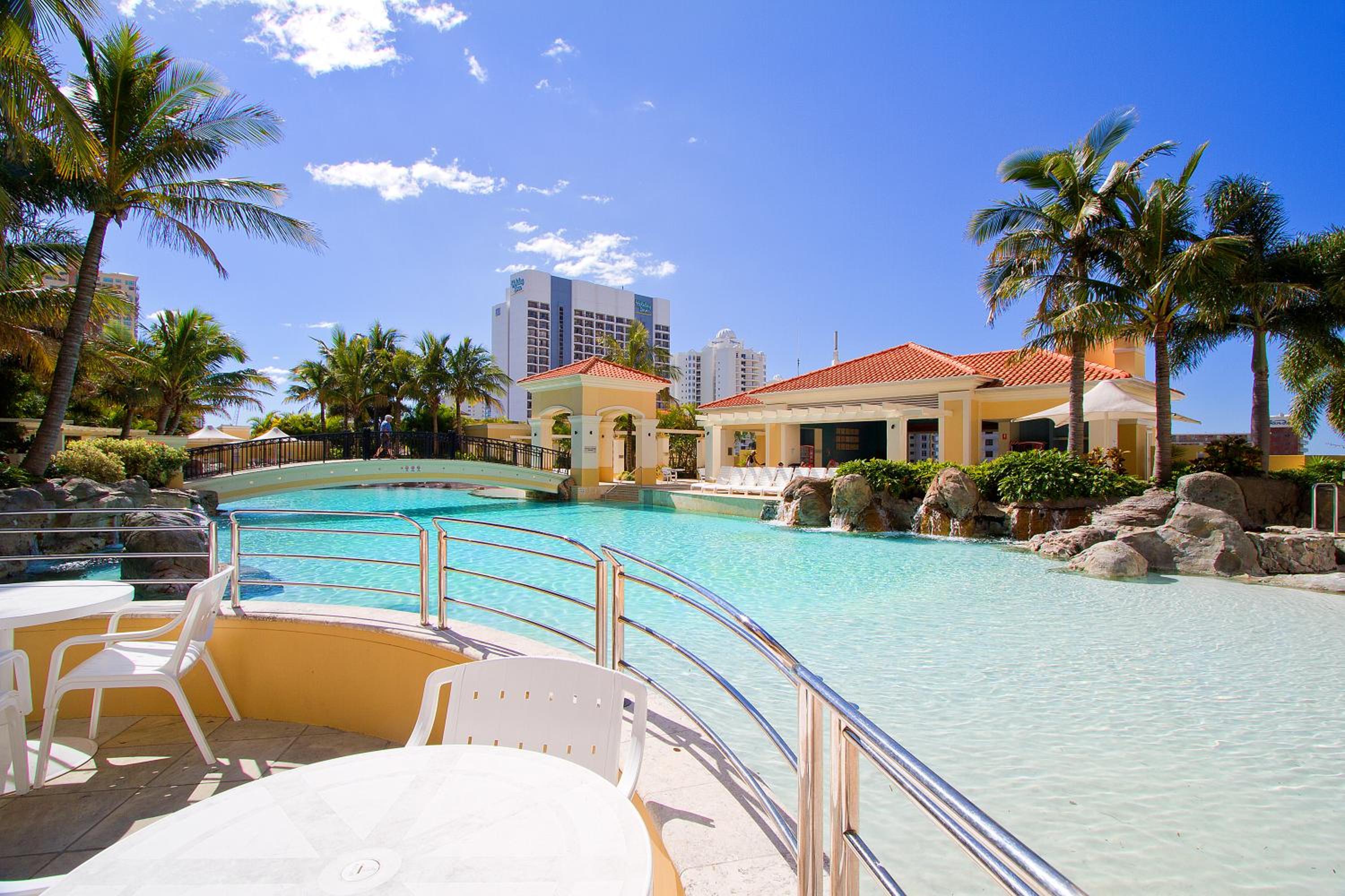 Luxurious 3 Bed Executive Sub Penthouse with Ocean View at Chevron Renaissance - Q STAY