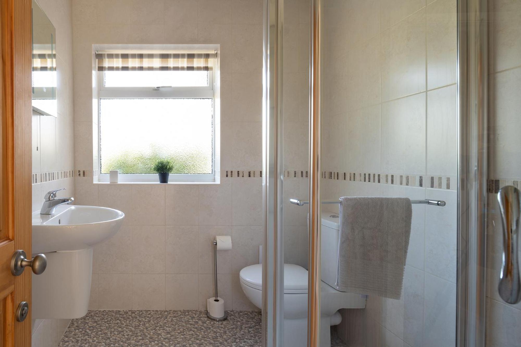 Chase Lodge, Kenilworth, Family Sized Cottage With free Wifi view 2