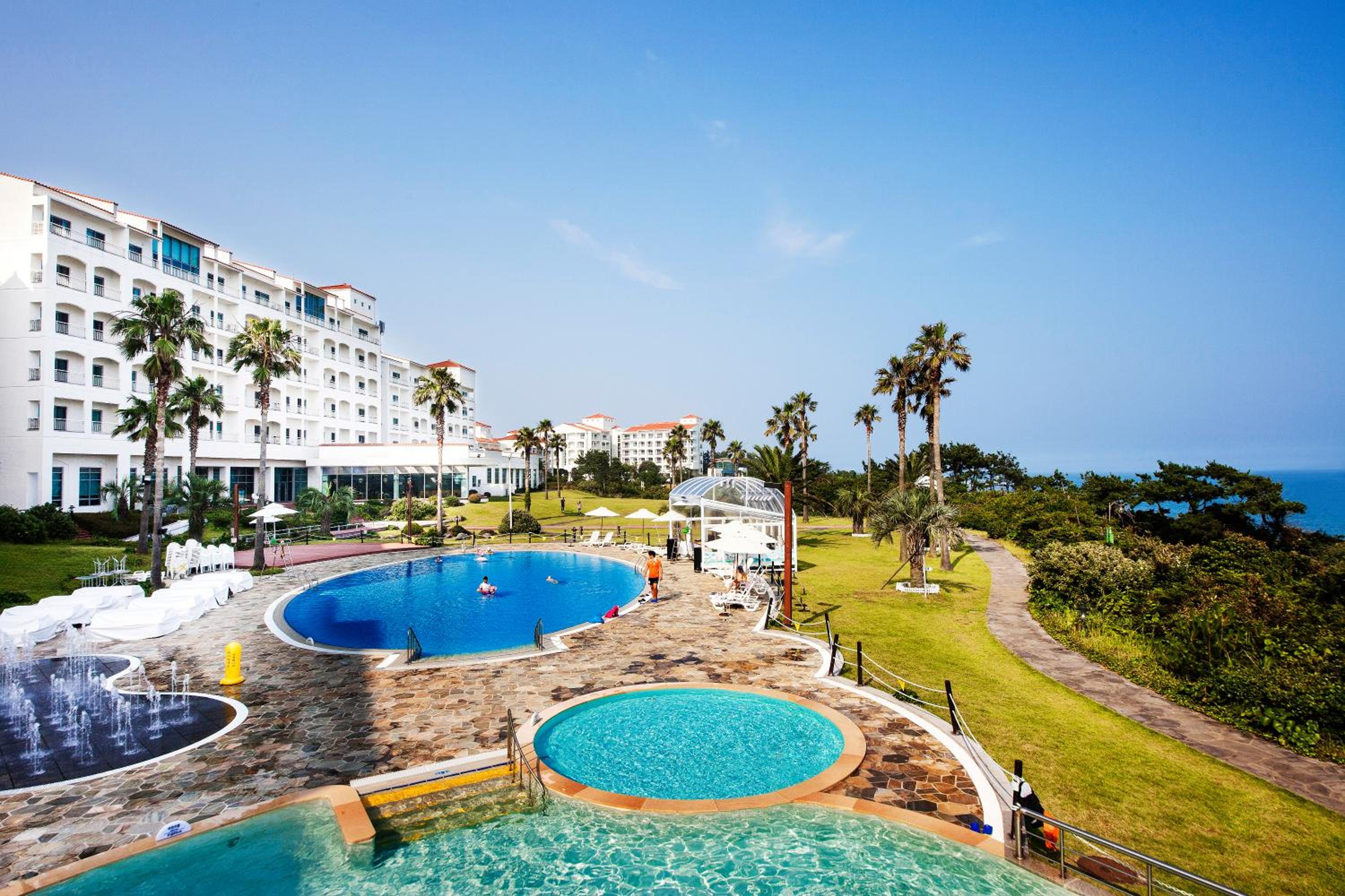 Hotel Keumho Jeju Resort - Image 1