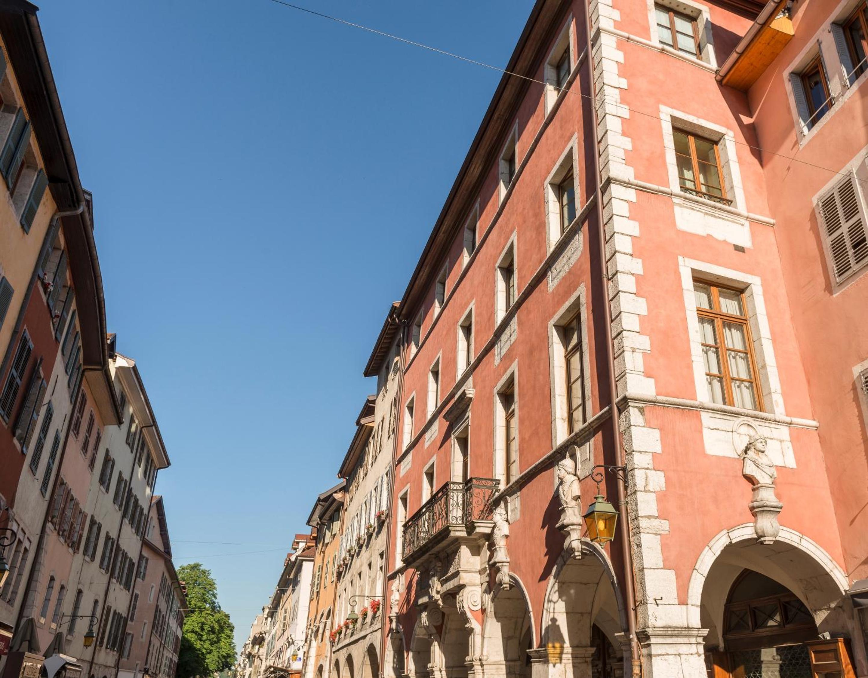 Annecy Historical Center - 165 square meter - 3 bedrooms & 3 bathrooms