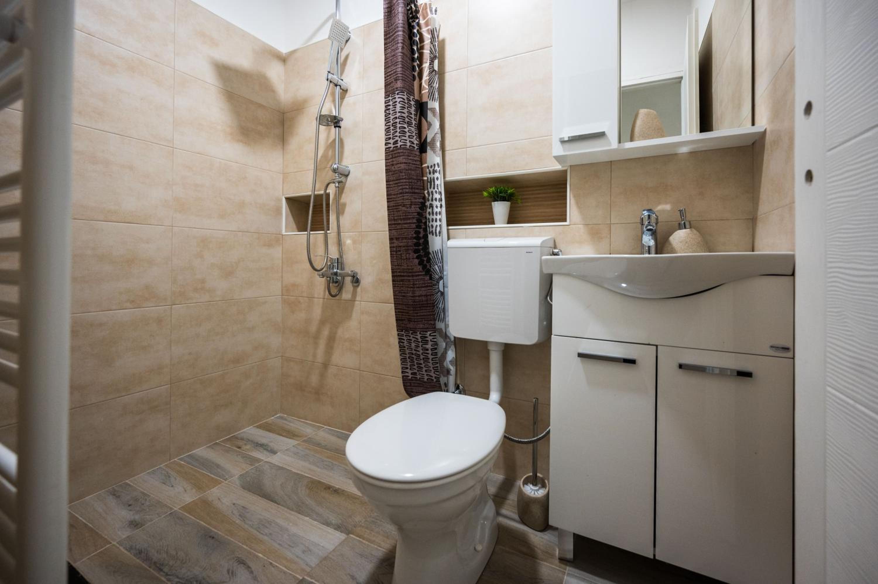 Spacious and Bright 2BDR Apartment in the Old Town view 2