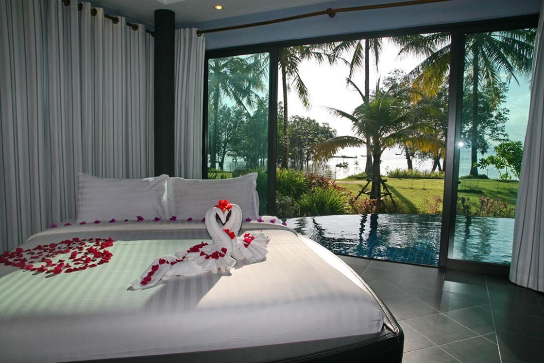 Tha Lane Bay Villas