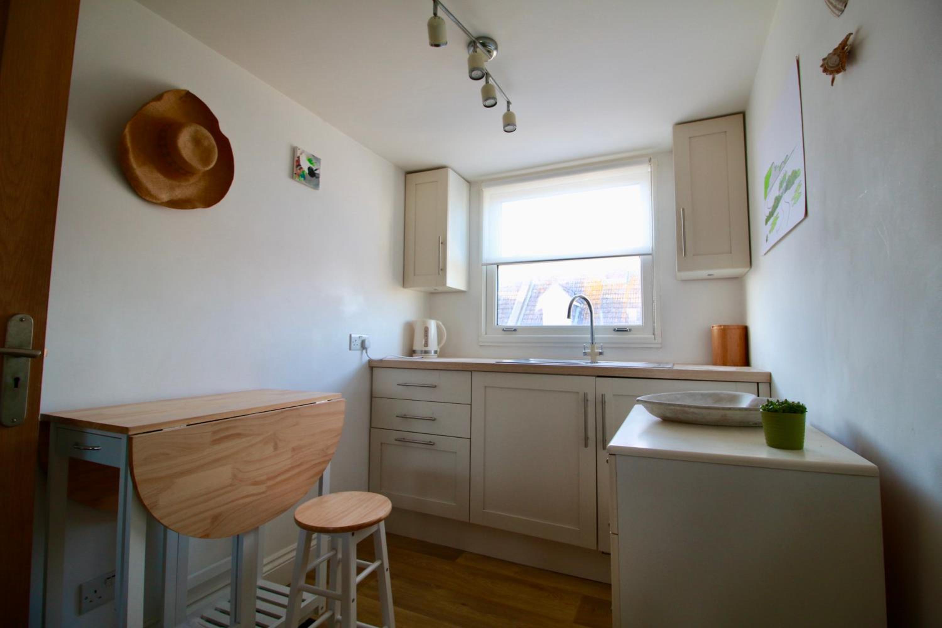Cockle Cottage, An artists haven, Charming Cottage By Air Premier view 4