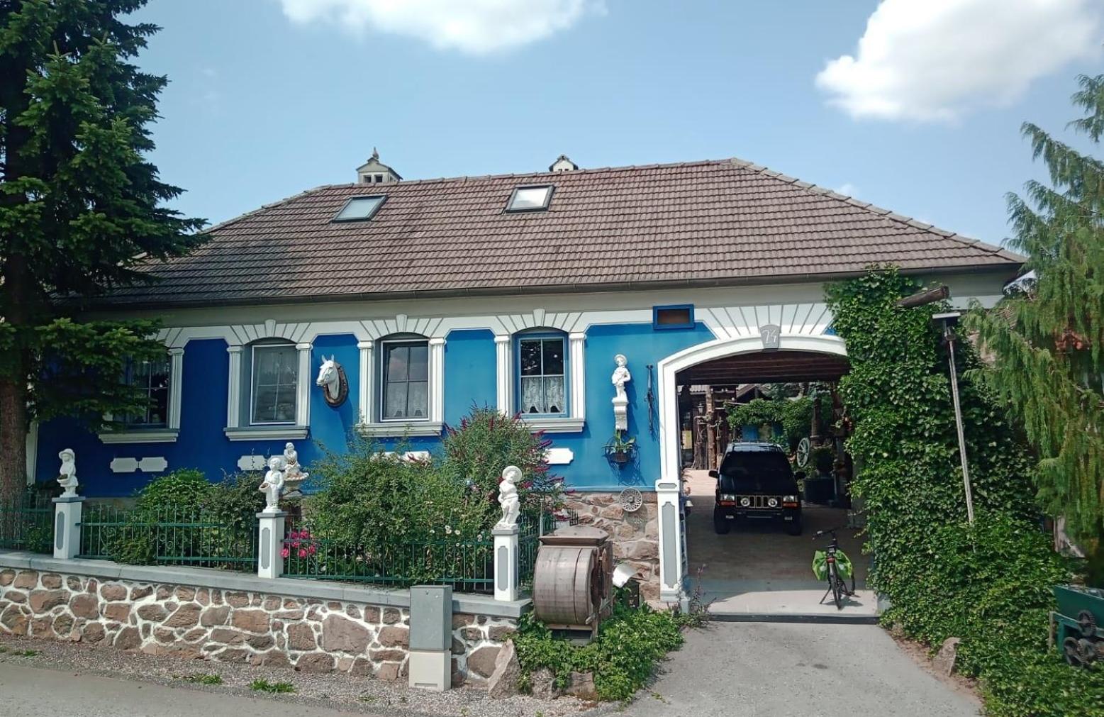 Jutta Deluxe Farmhouse view 2