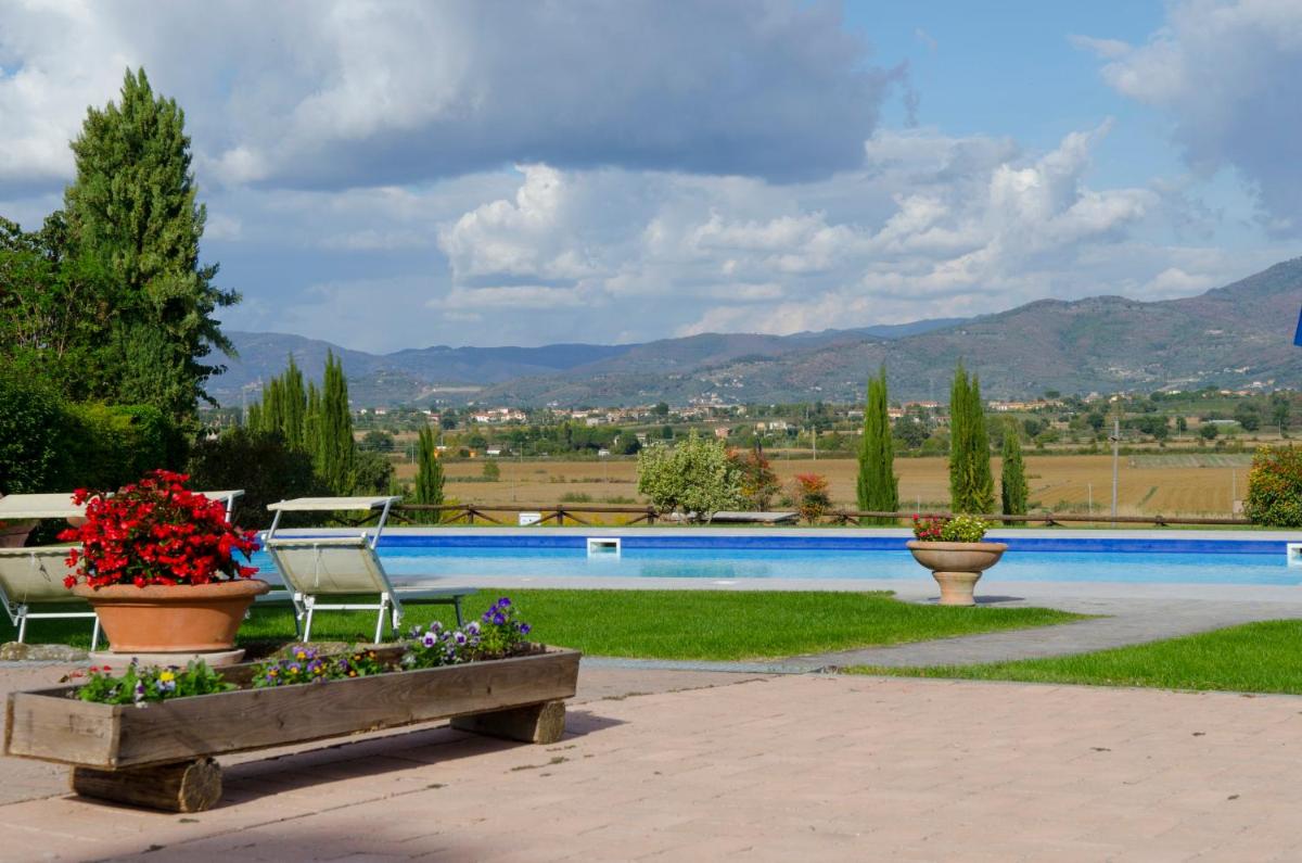 12 bedrooms mansion with city view private pool and enclosed garden at Cortona