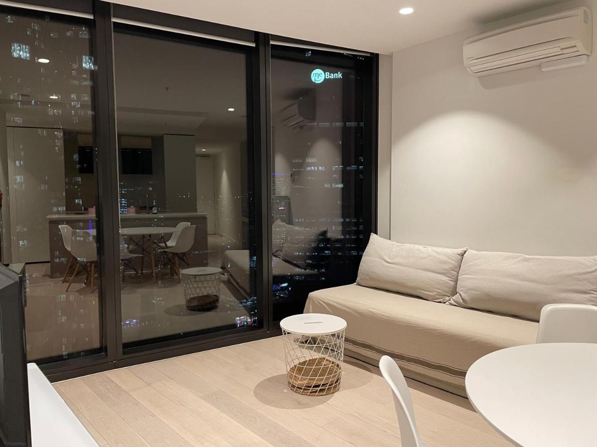 EQ Tower Modern Apartments Melbourne Central CBD