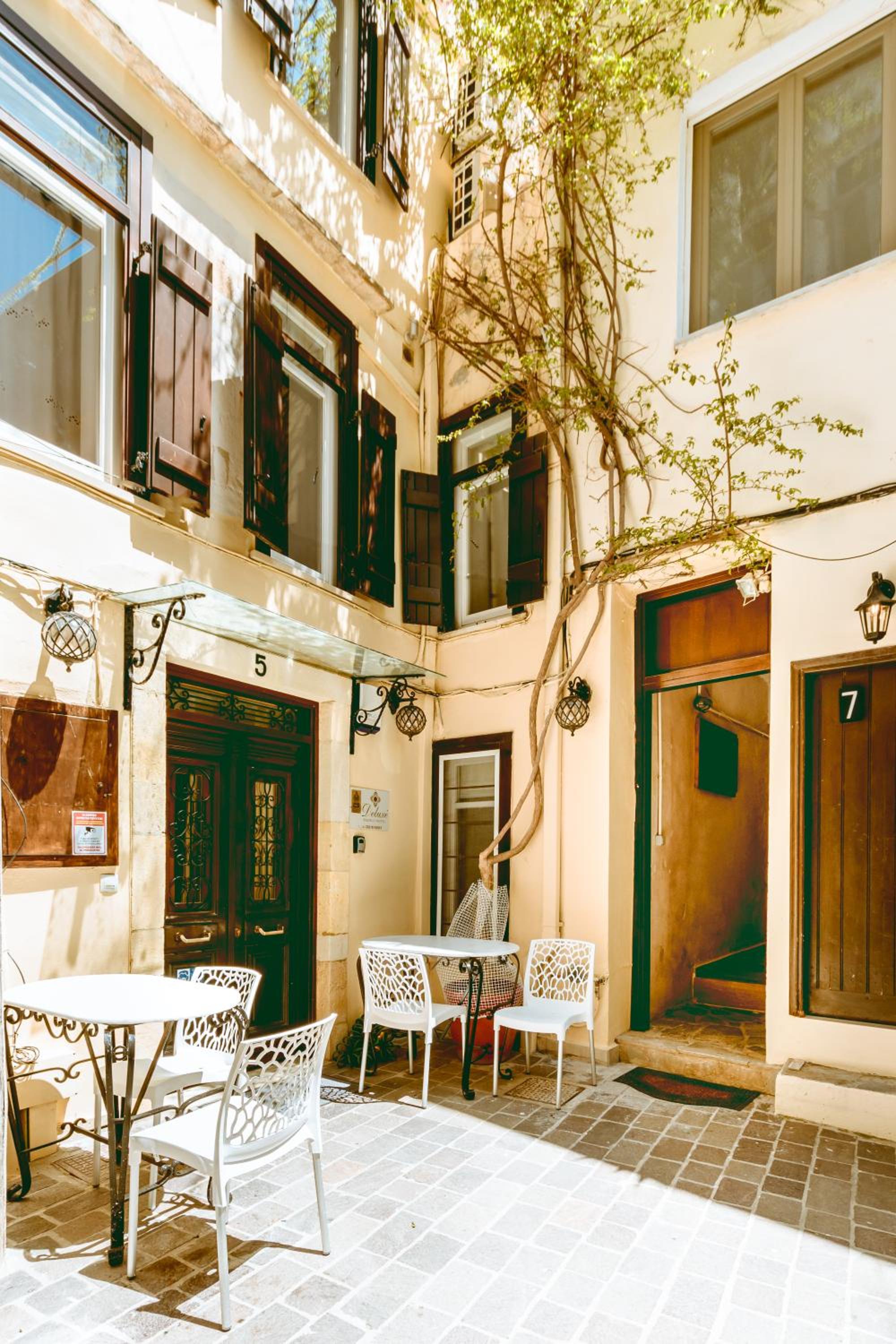 Bozzali Deluxe Hotel