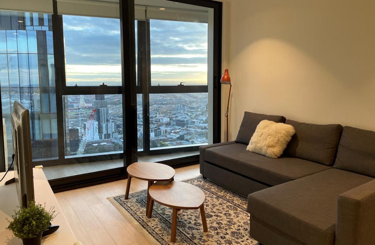 EQ Tower Modern Apartments Melbourne Central CBD