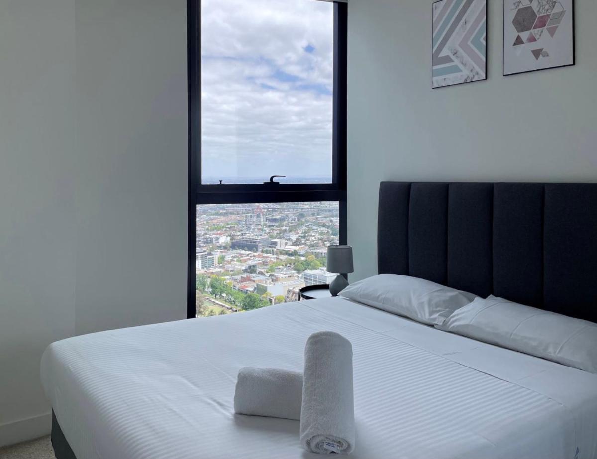 EQ Tower Modern Apartments Melbourne Central CBD