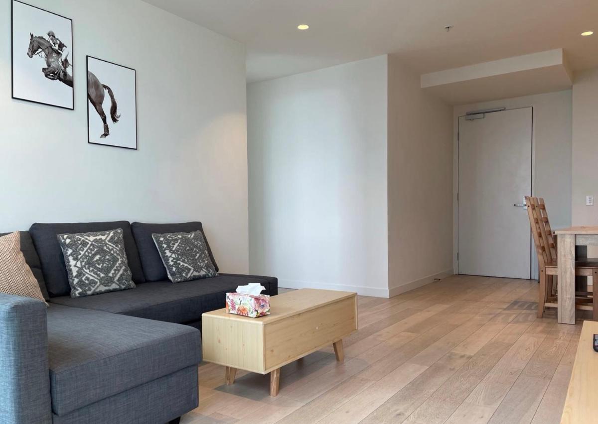 EQ Tower Modern Apartments Melbourne Central CBD