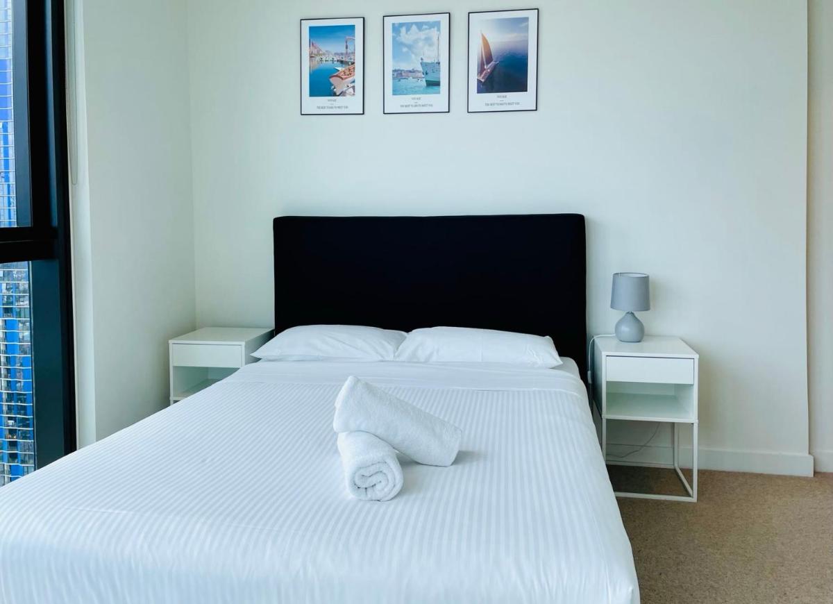 EQ Tower Modern Apartments Melbourne Central CBD