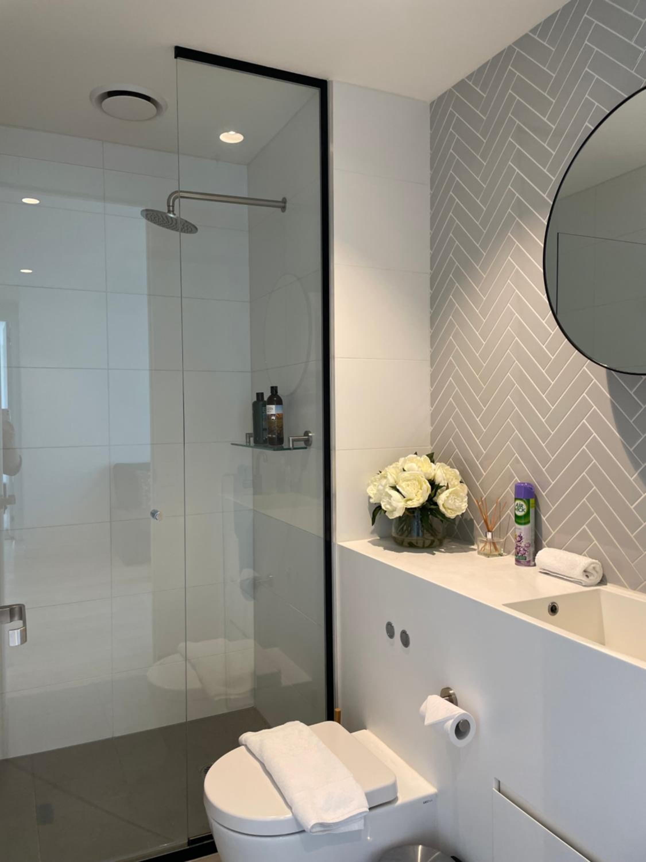 EQ Tower Modern Apartments Melbourne Central CBD