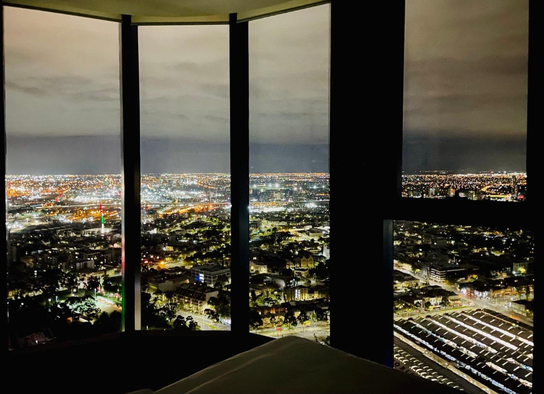 EQ Tower Modern Apartments Melbourne Central CBD