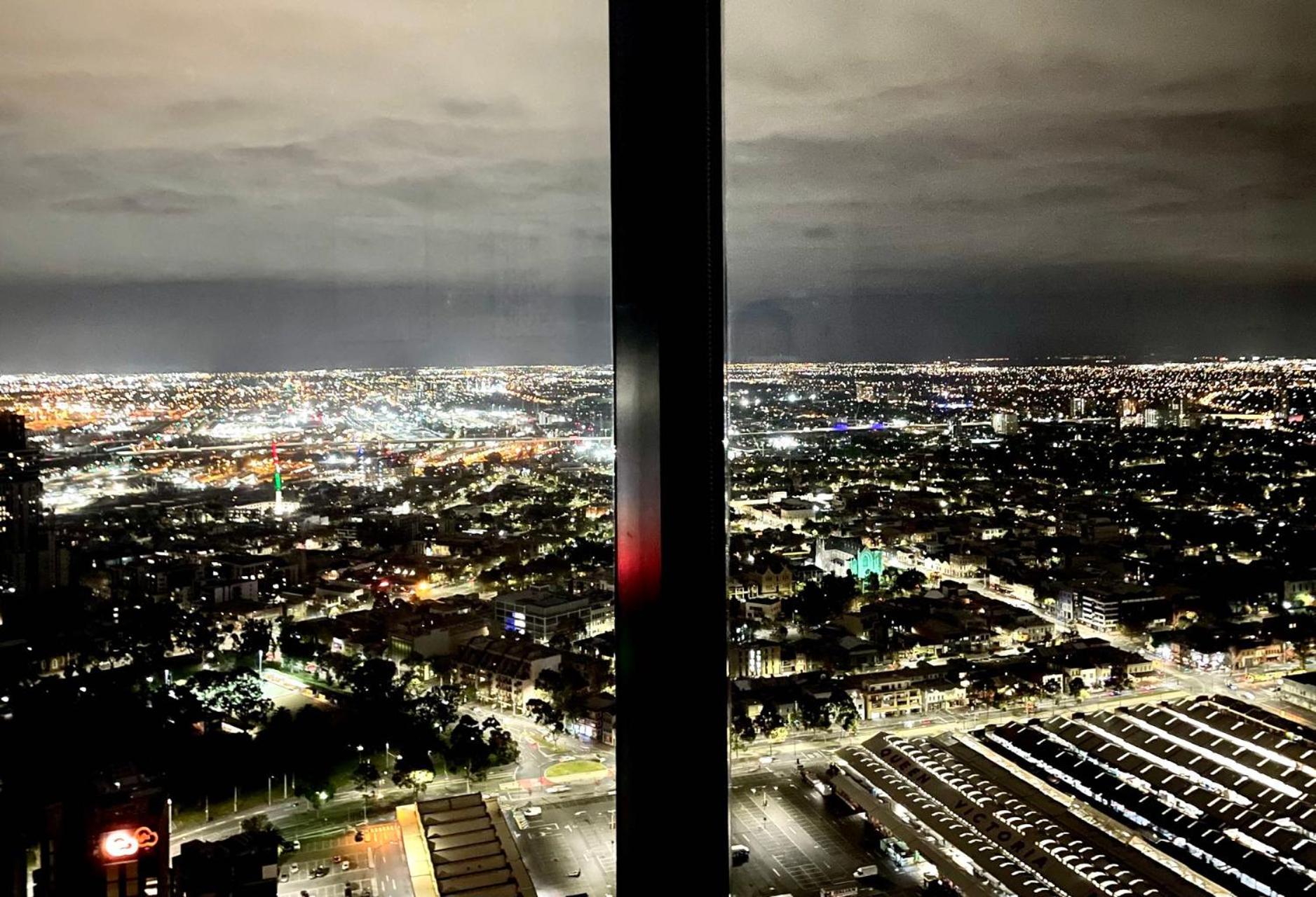 EQ Tower Modern Apartments Melbourne Central CBD