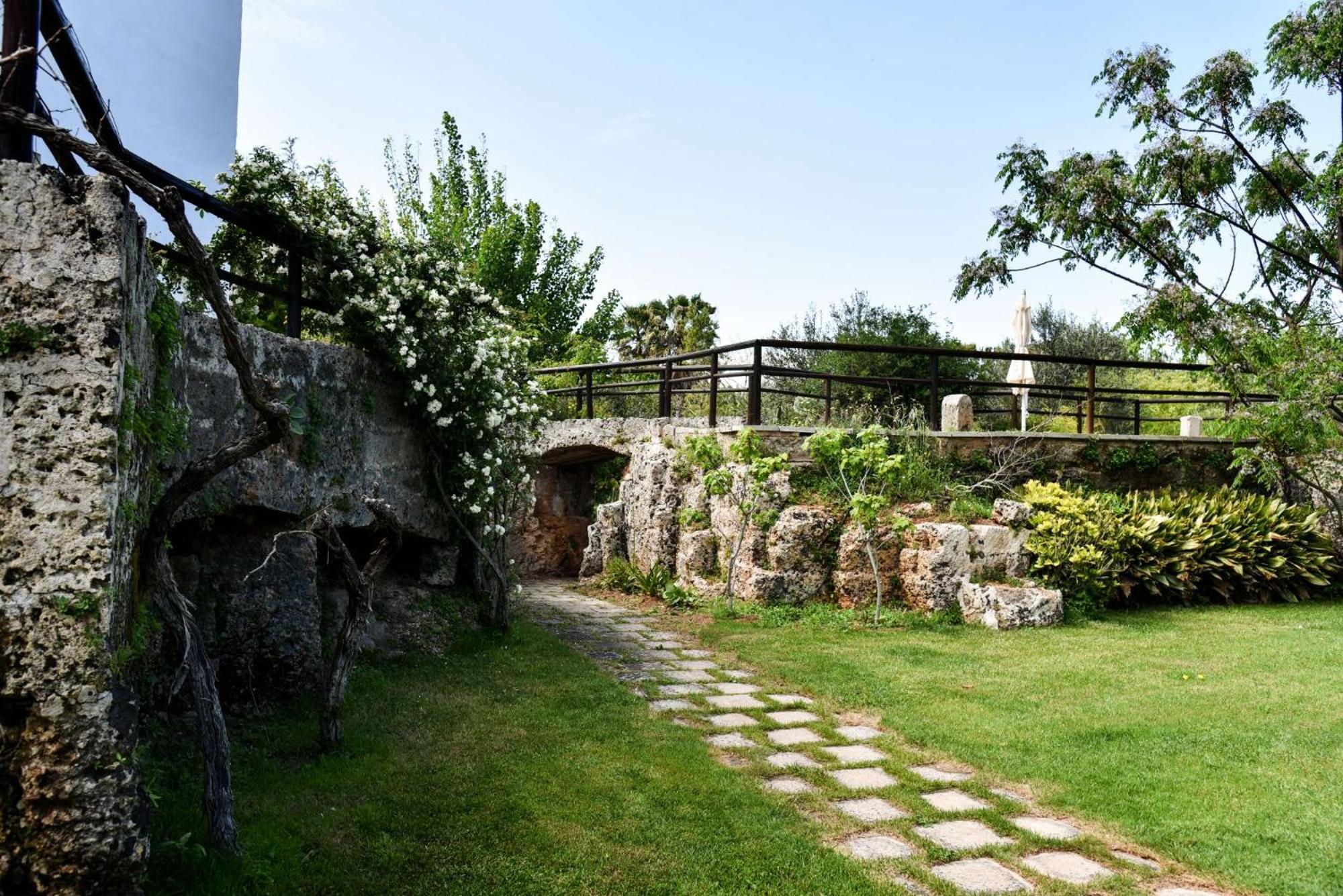 FATA BIANCA Salento - Giardino botanico con piscina