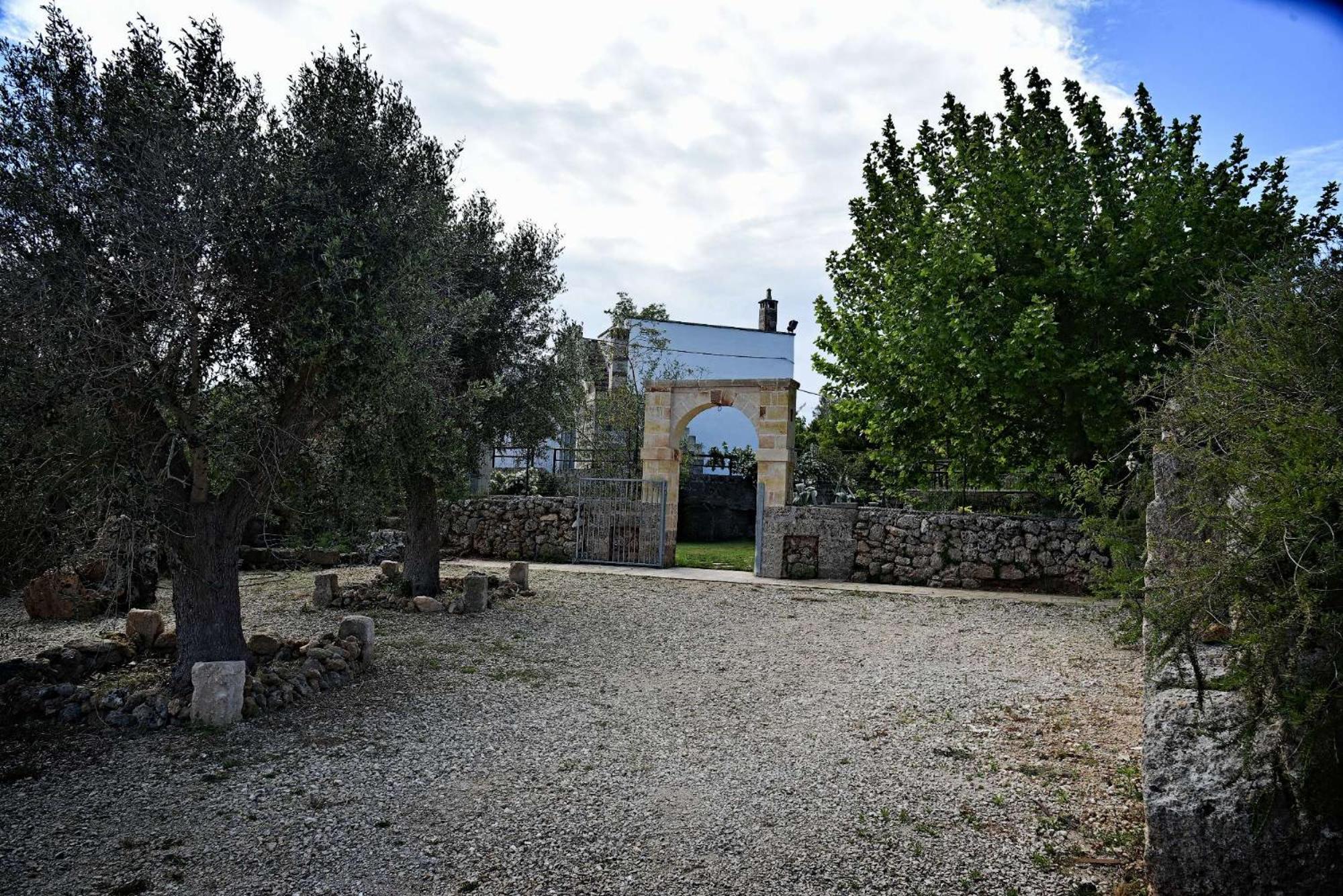 FATA BIANCA Salento - Giardino botanico con piscina