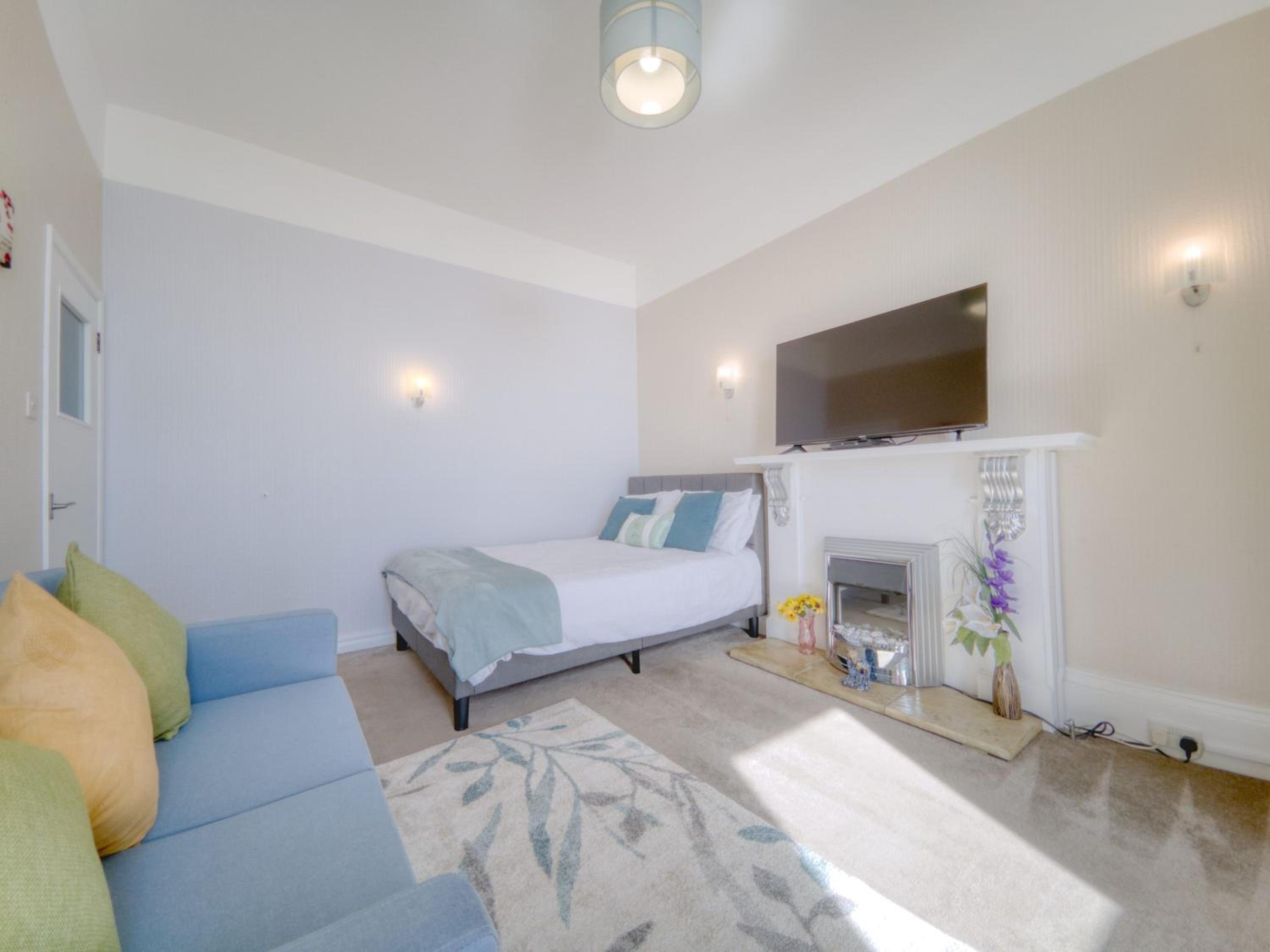 Apartment 1 Large Studio Sea Front- Sea Views- Free Parking view 4