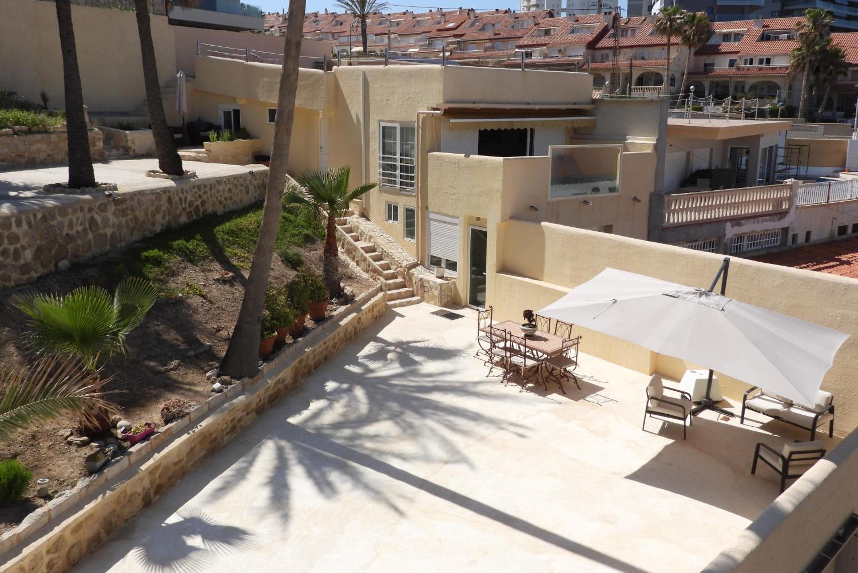 Espectacular Suite Privada a pie de playa y mar en CHALET ROQUETES