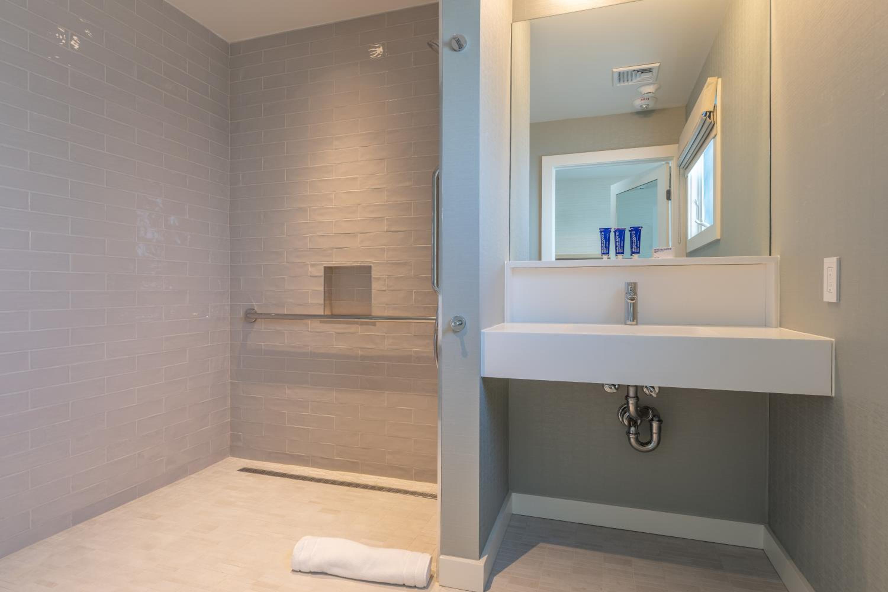 The Shoals Suites Slips - Property Image 15