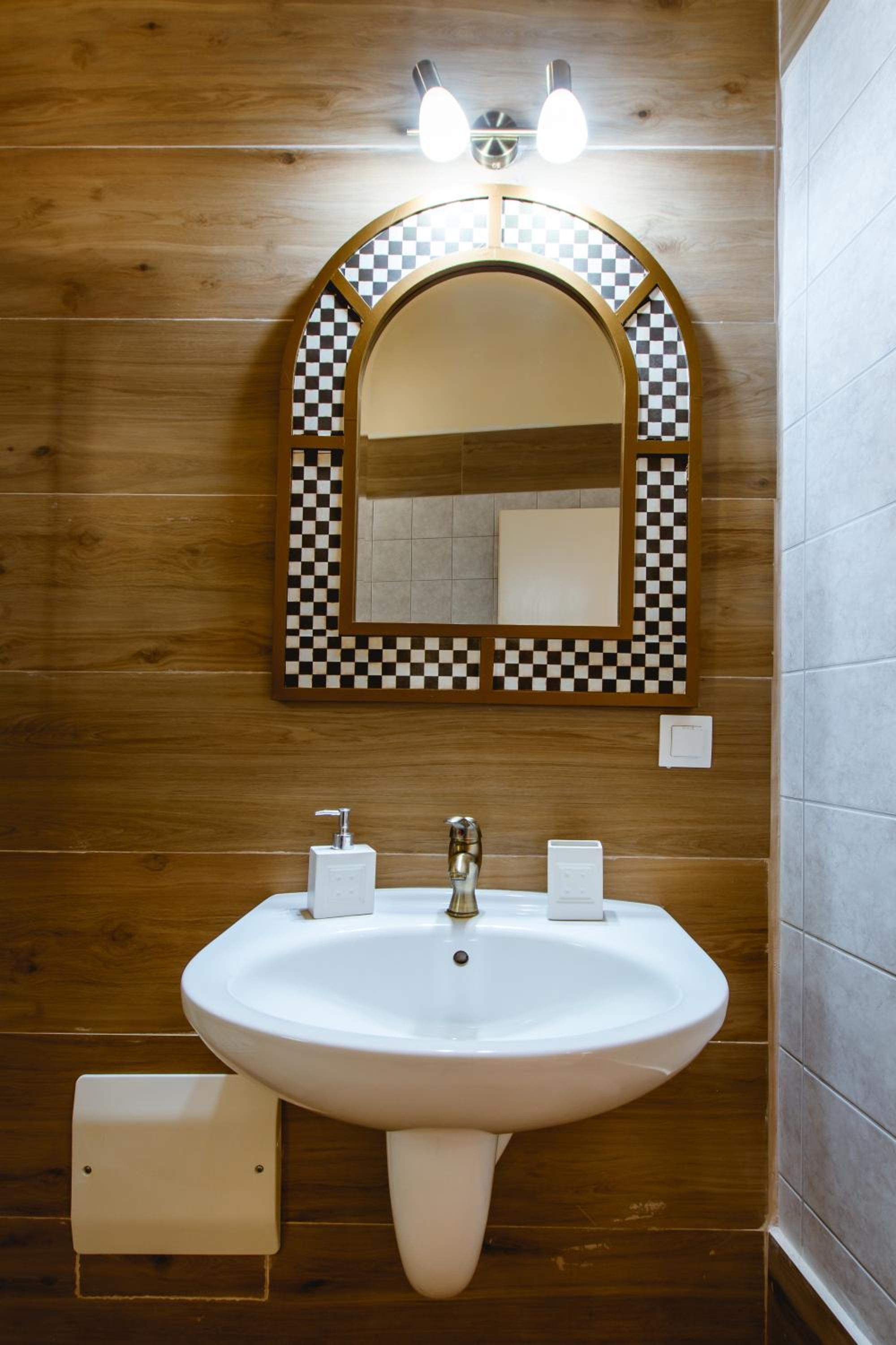 Bozzali Deluxe Hotel