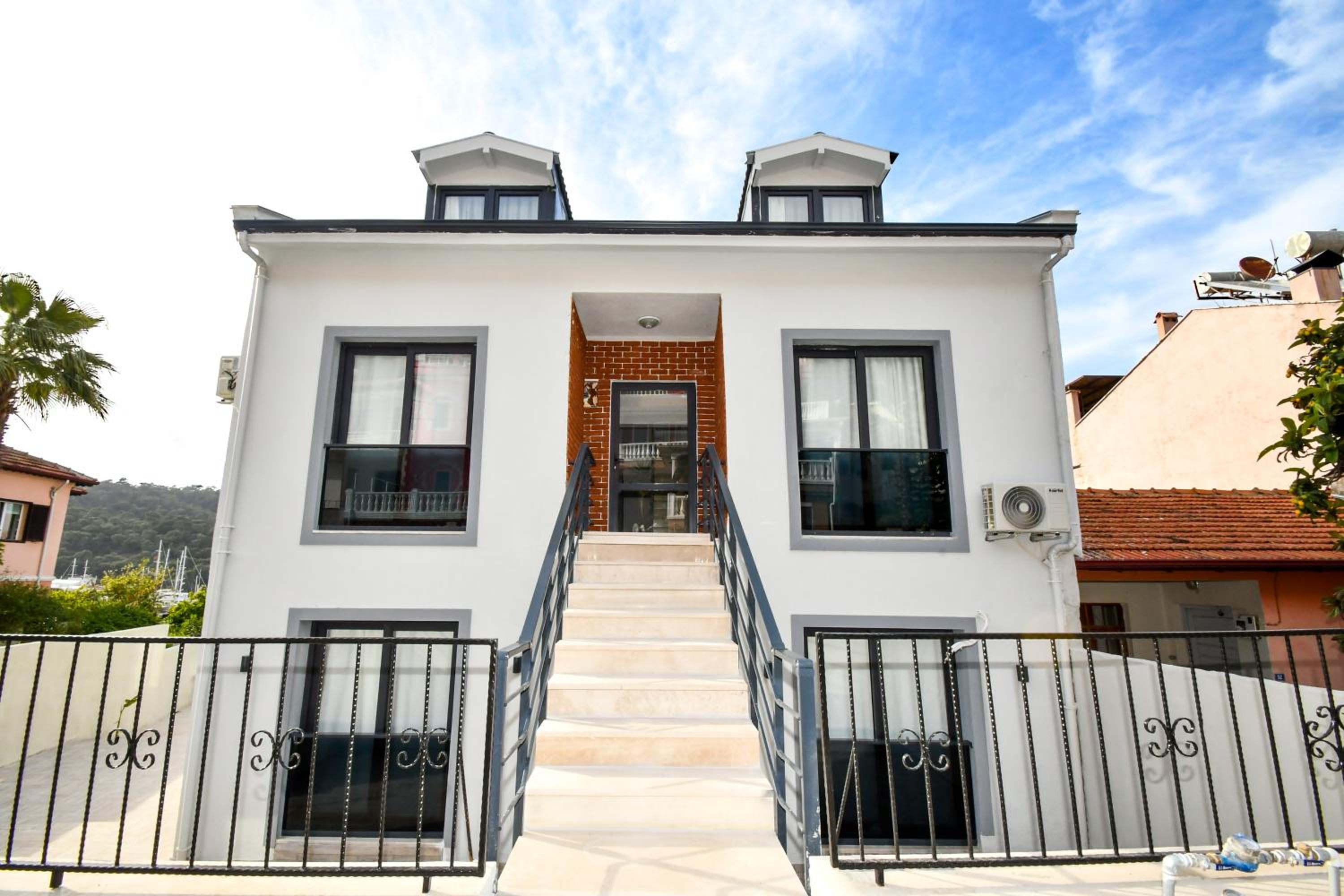 Duygu Apart etkileyici deniz manzaraları - Image 16