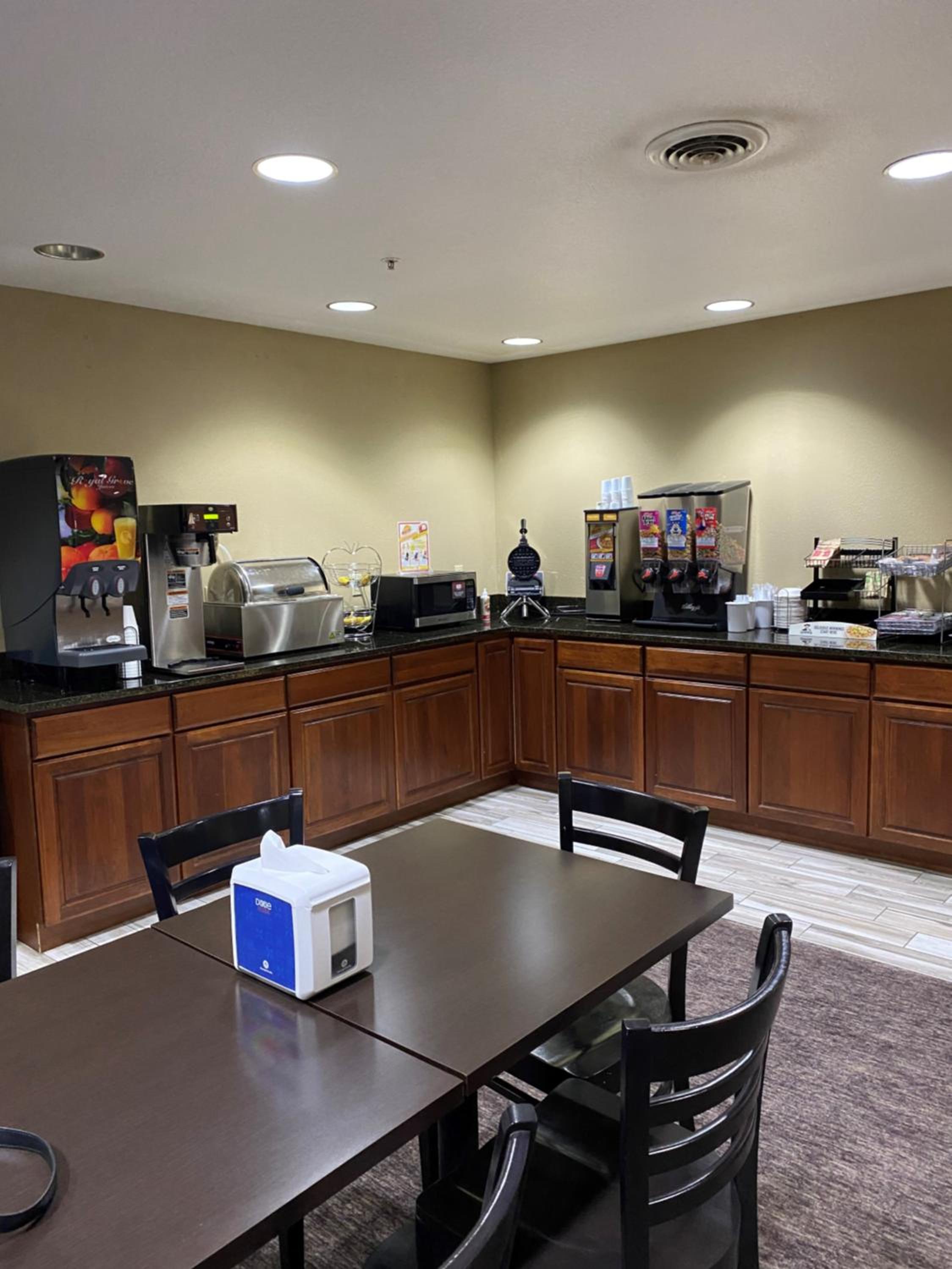 AmericInn by Wyndham Maquoketa view 3