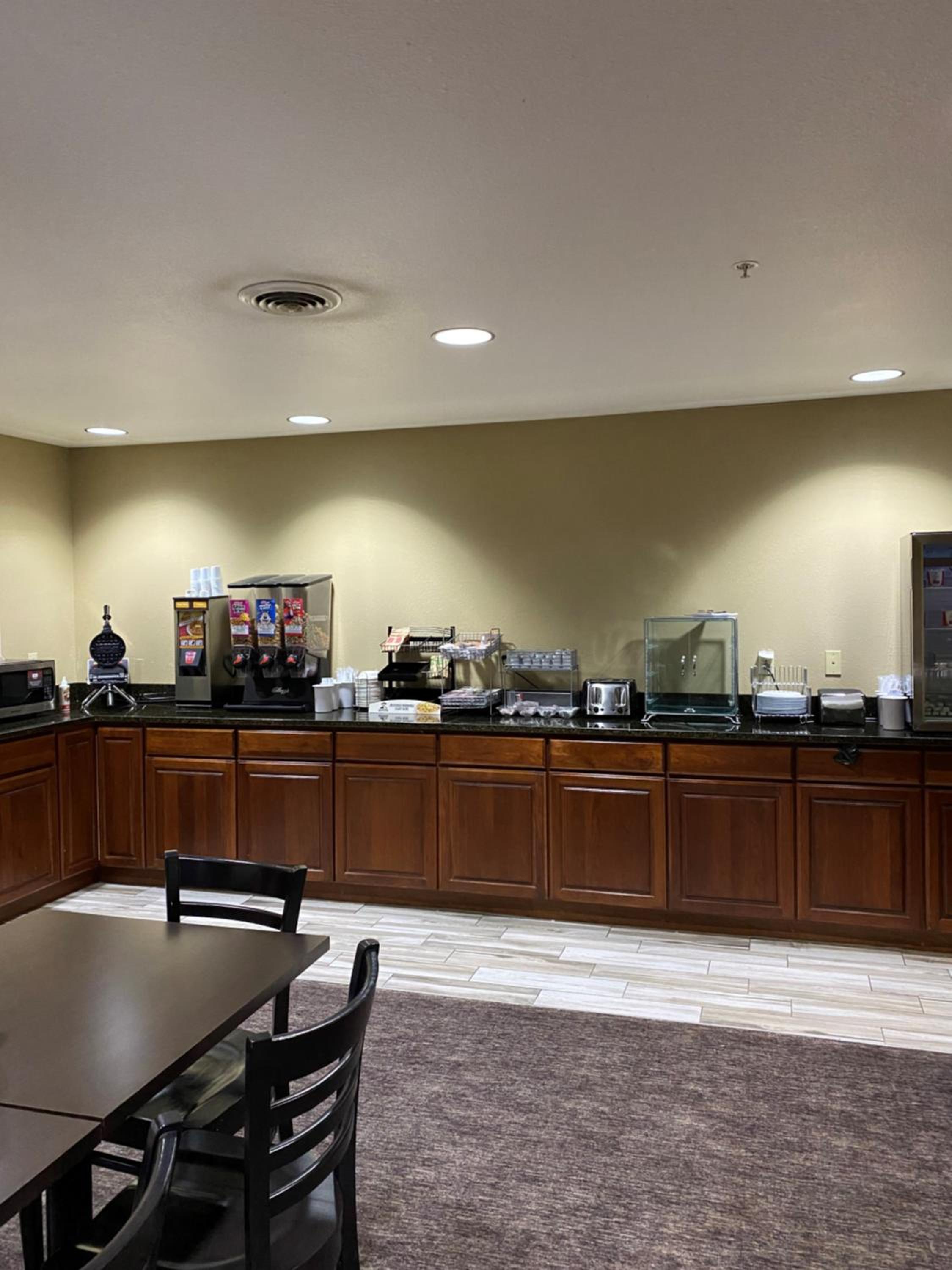 AmericInn by Wyndham Maquoketa view 2