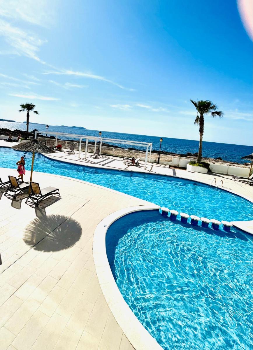 SES FONTANELLAS view 2