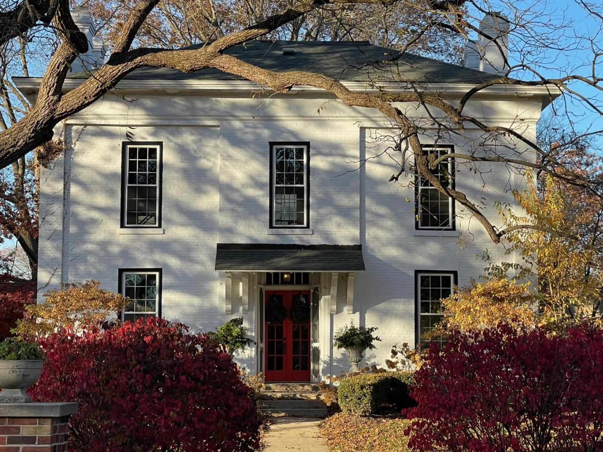 Shelbyville Vacations - 909  Vine Photo Worthy Home With Pool - Property Image 1