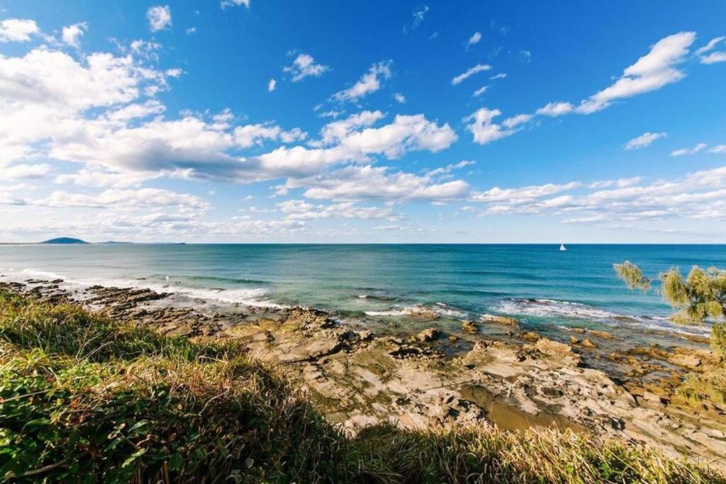 Coastal Chic Apartment - Mooloolaba and Alex