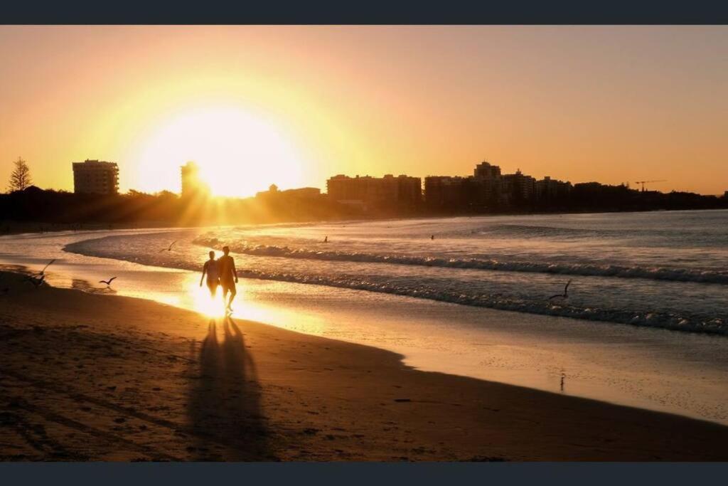 Coastal Chic Apartment - Mooloolaba and Alex