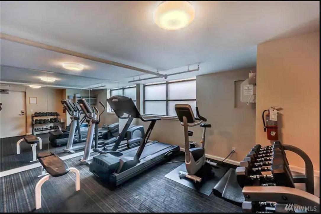 Lovely 1 Bedroom Condo in the Heart of Seattle! view 5